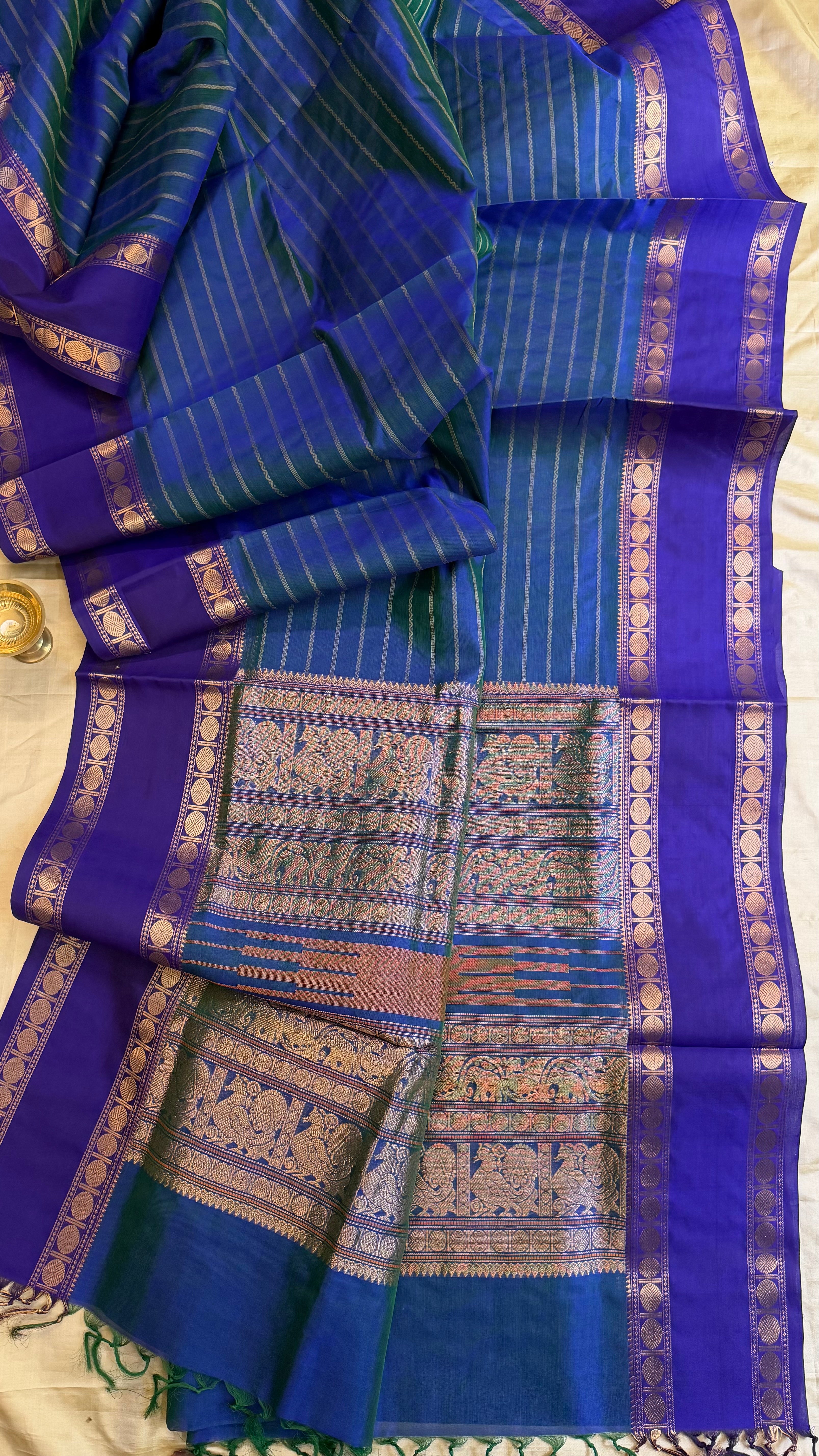 Blue and pure veldhari rettapet border/ Silk Cotton