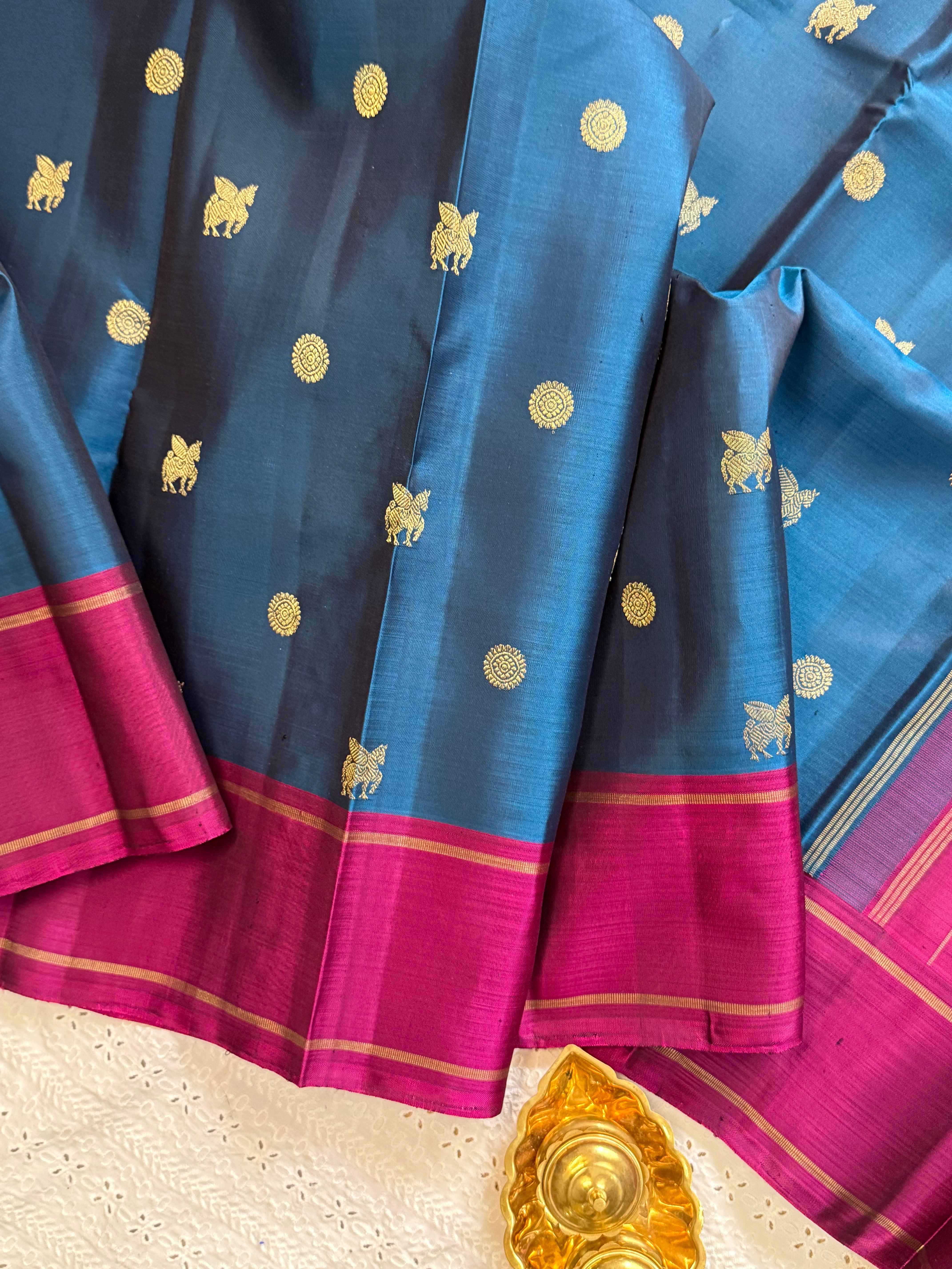 Peacock blue yazhi and chakram butta / Kanjipuram silk