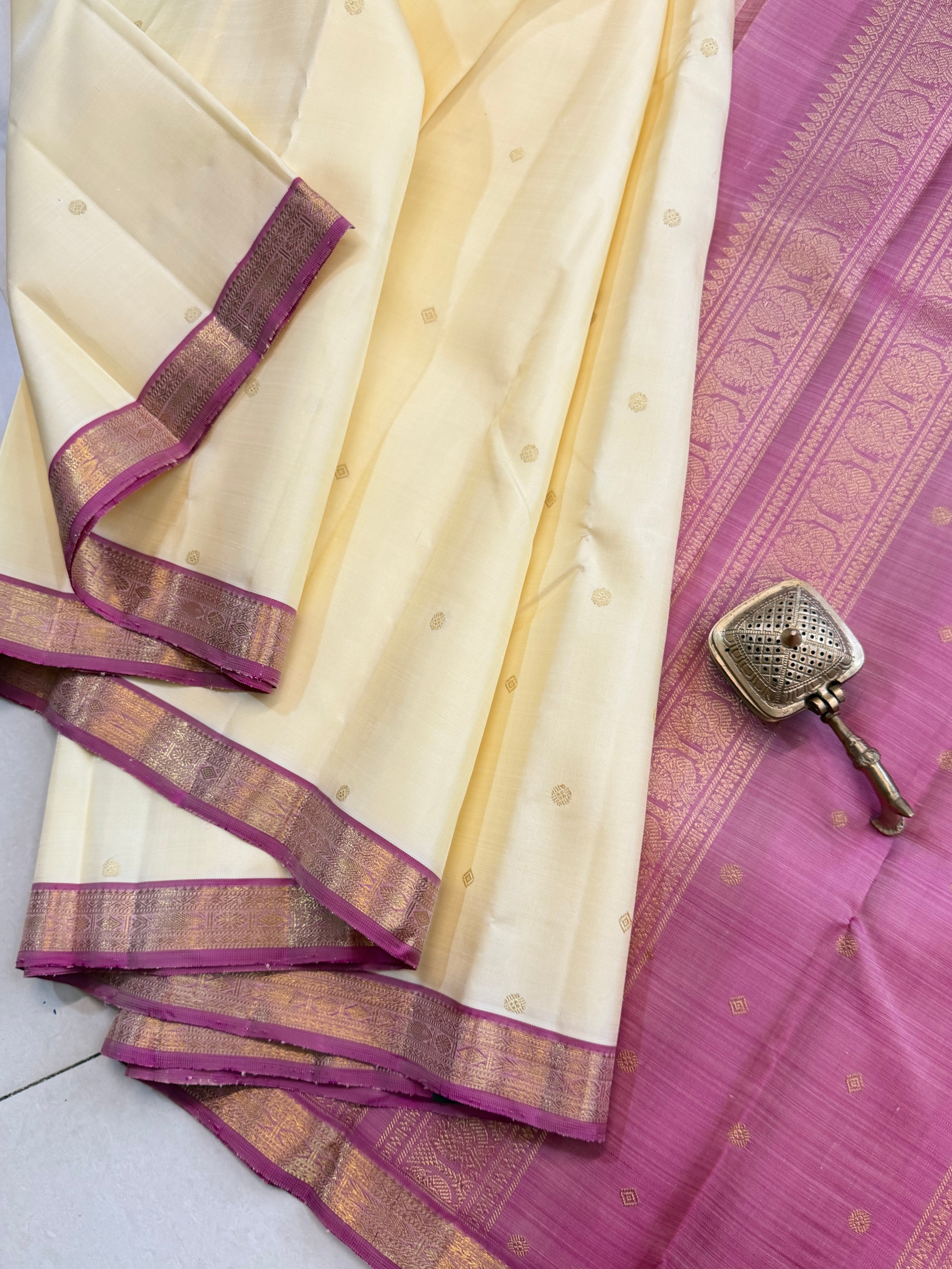 Malligai : off white small border pure Zari Kanjipuram silk