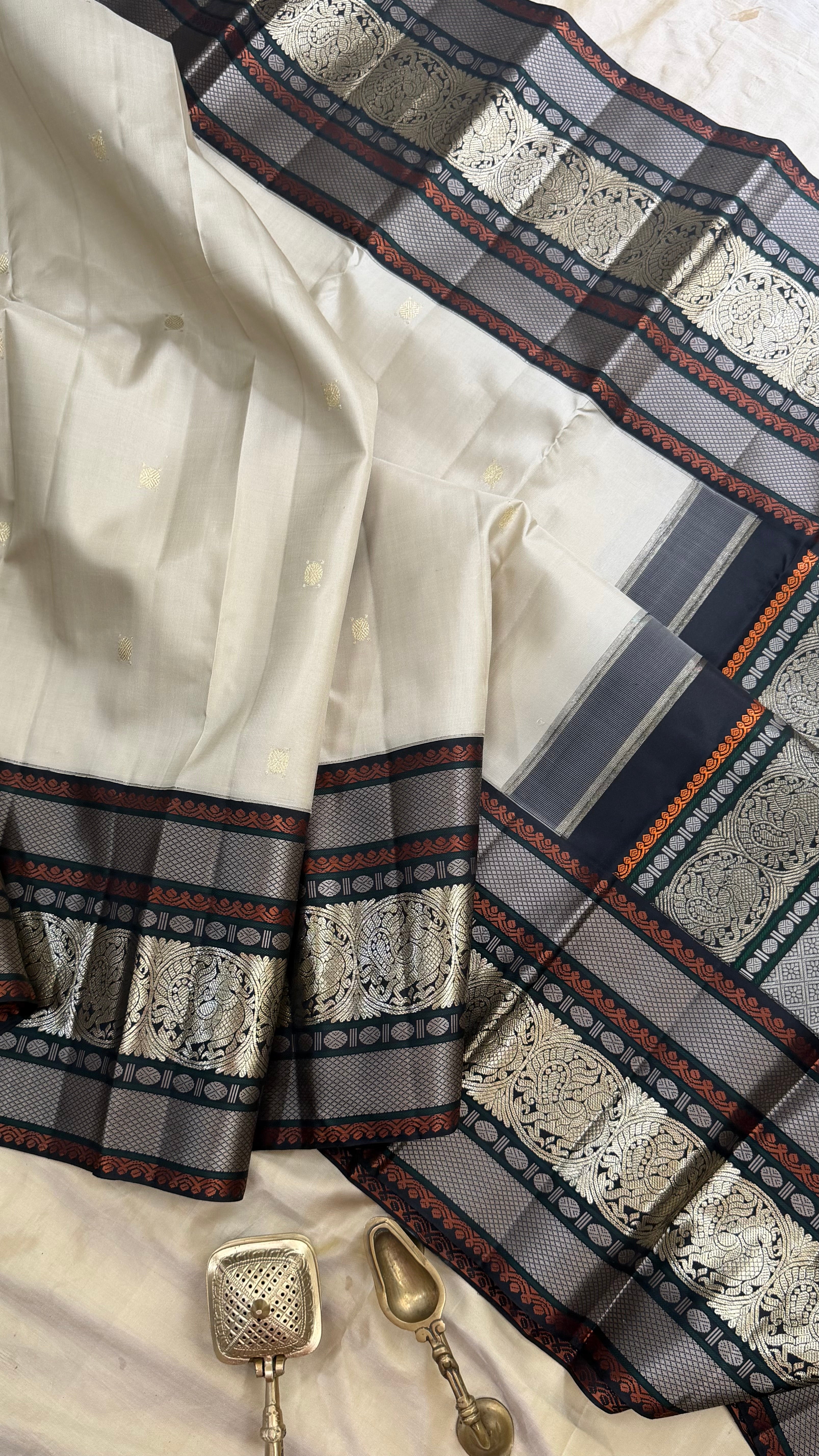 Amoha : cloudy white thread work Korvai Kanjipuram silk 9095CL