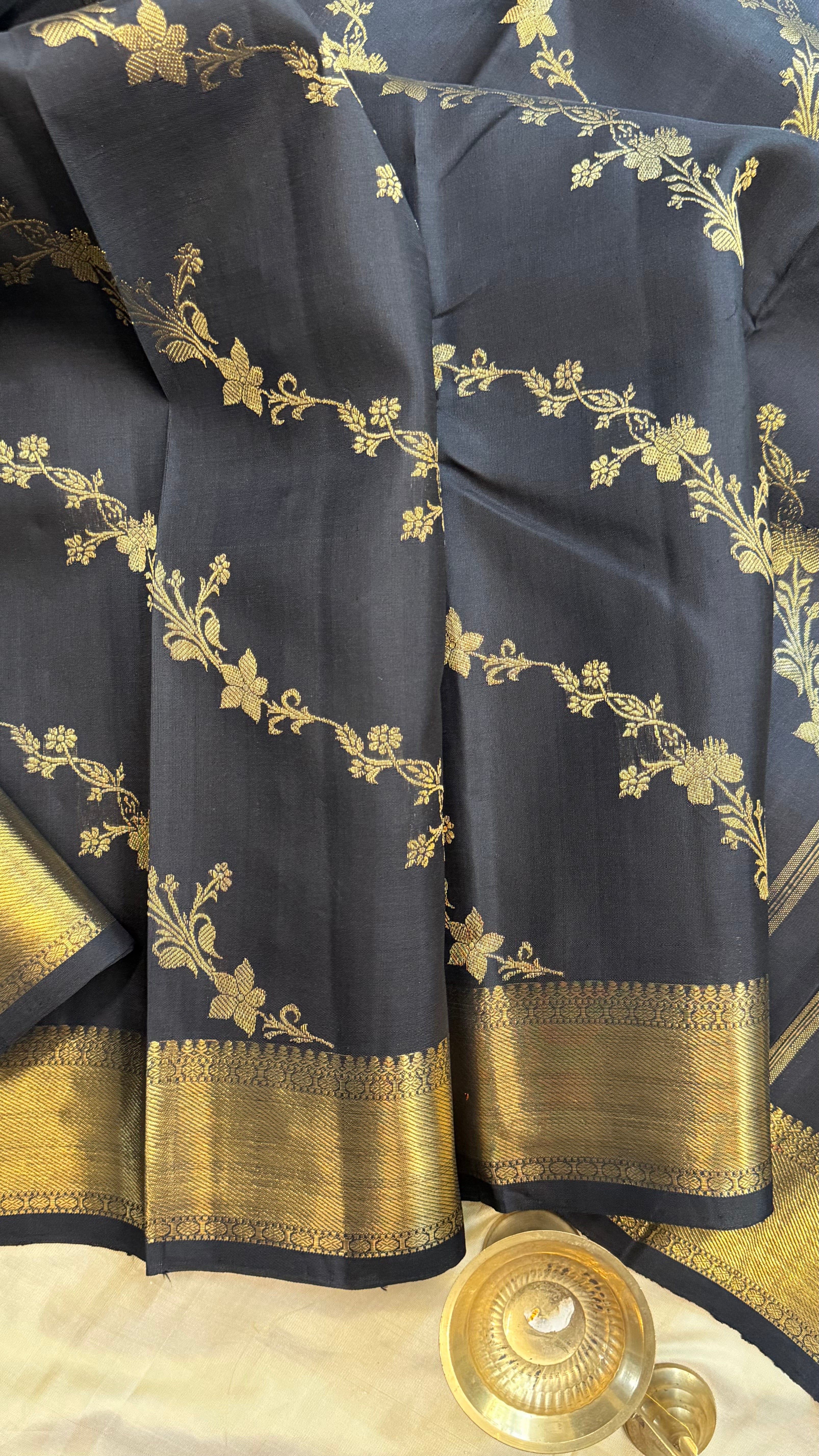 Black Kodi Kanjipuram / Kanjipuram silk