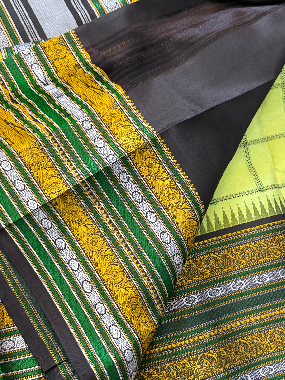 Lite green and black kattam butta / Special edition kanjipuram silk