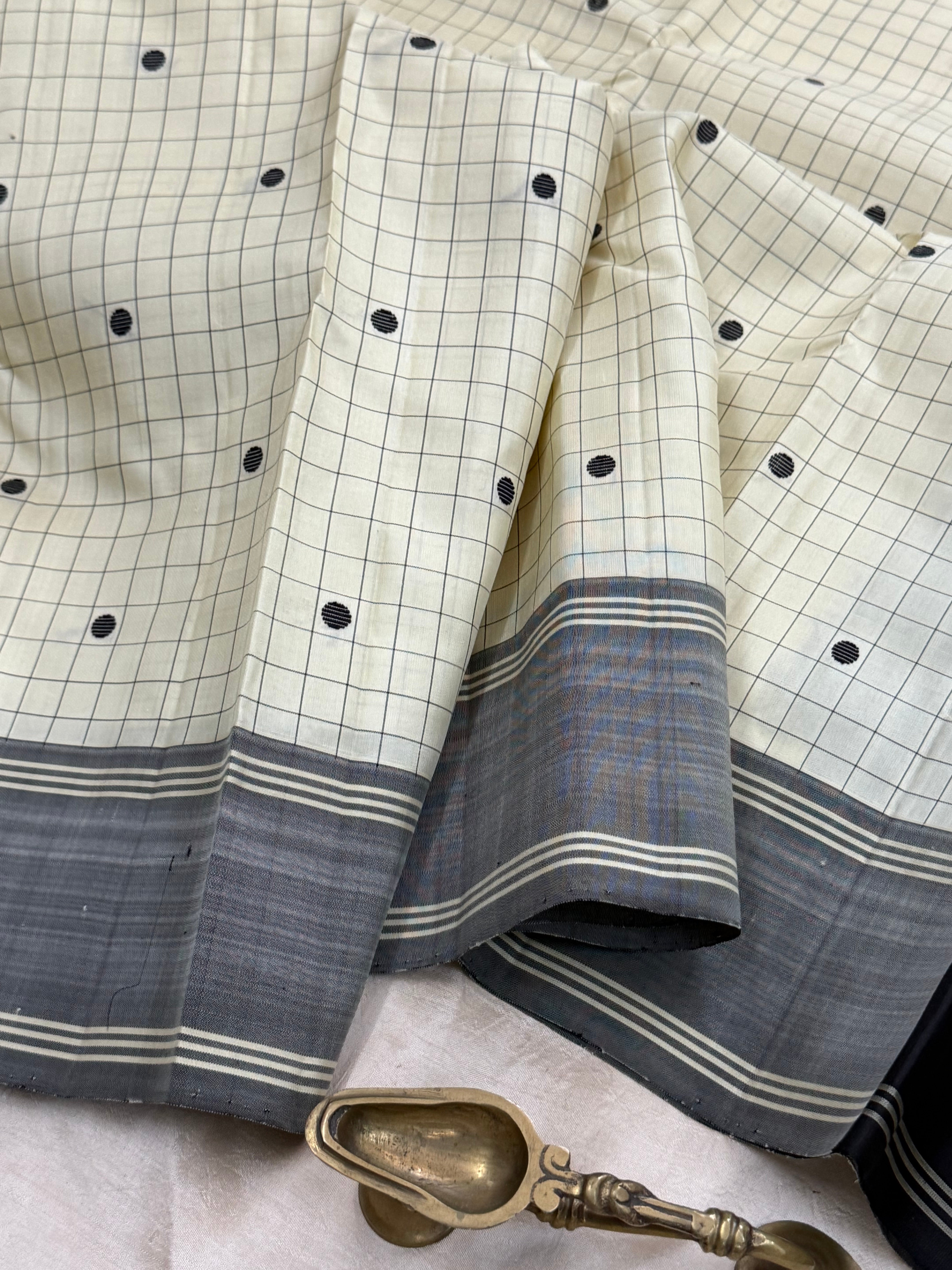 Off white checks with thread Butta/Aarani silk