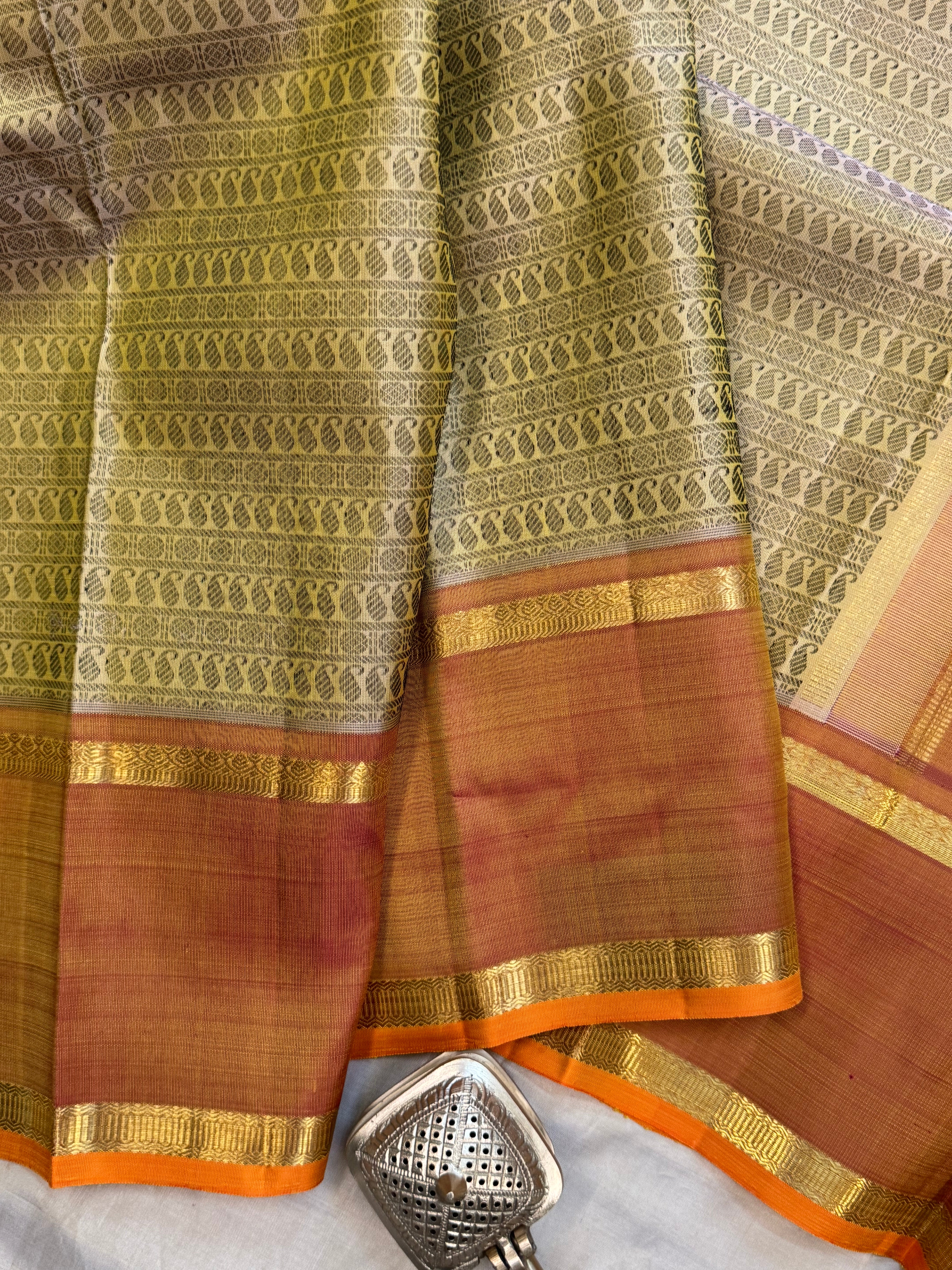 Creamish gold varisapet rust border / kanjipuram silk