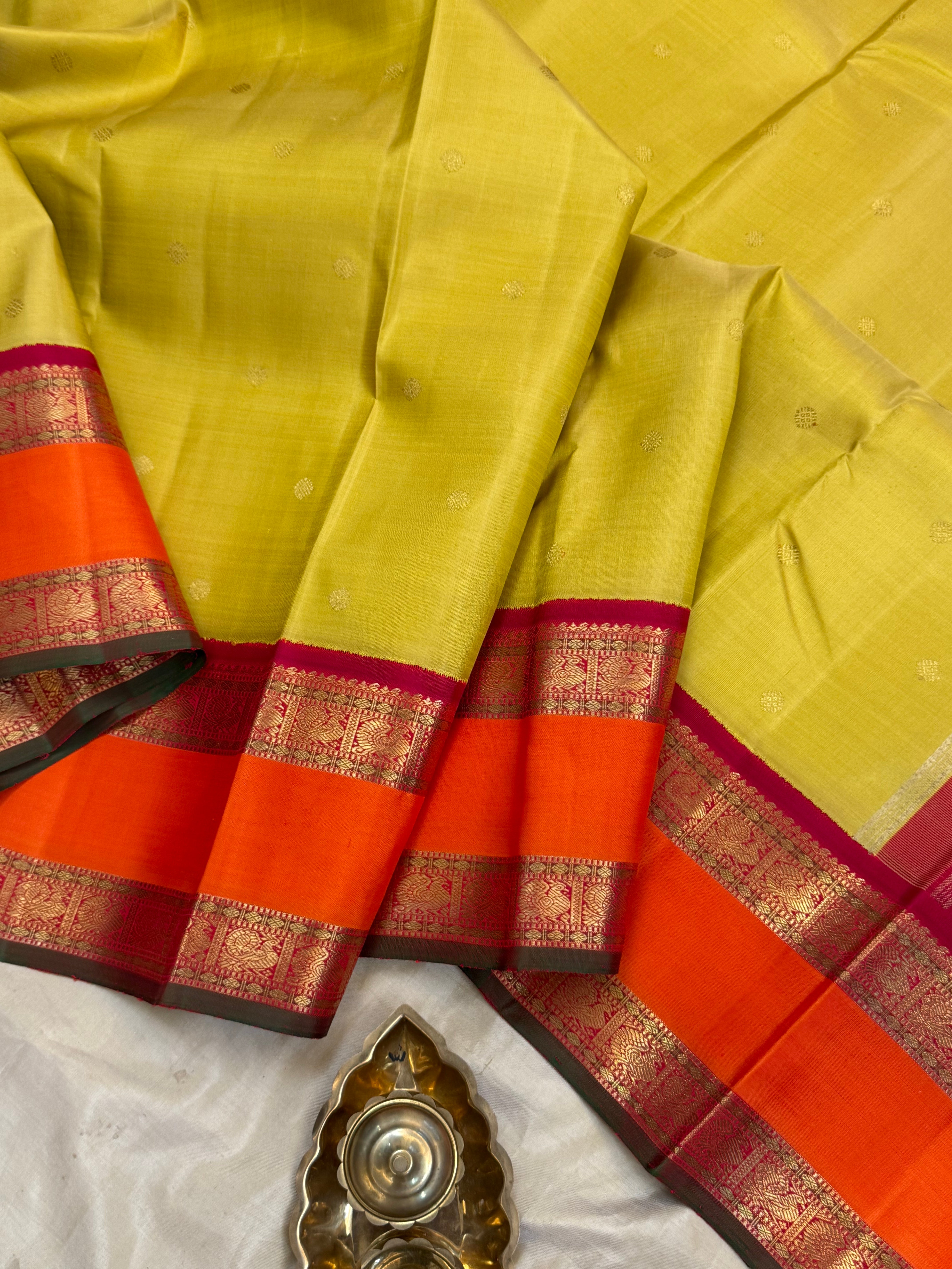 Light pastel yellow retta pet Korvai Kanjipuram silk
