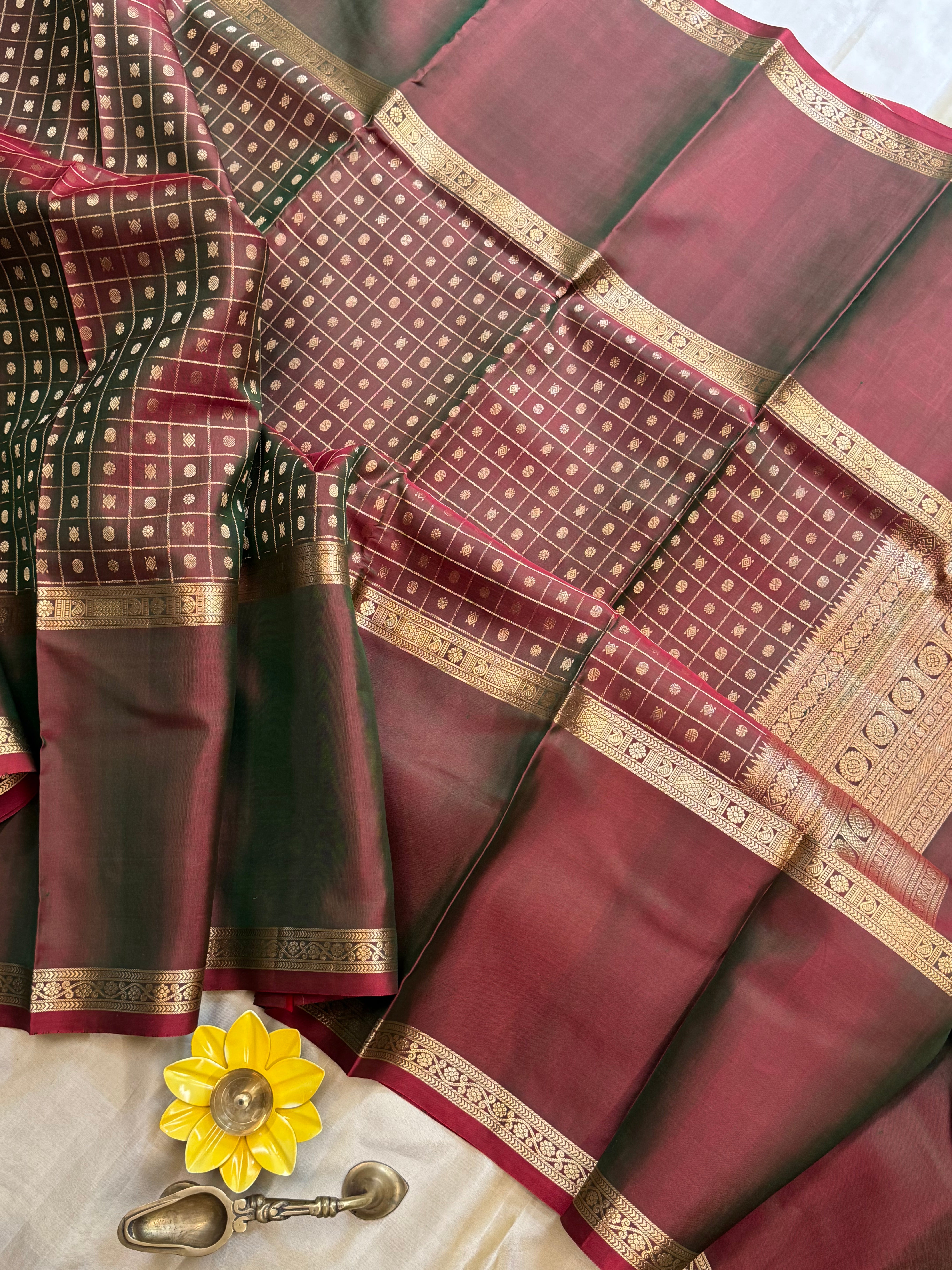 Manthulir long border / special edition silk