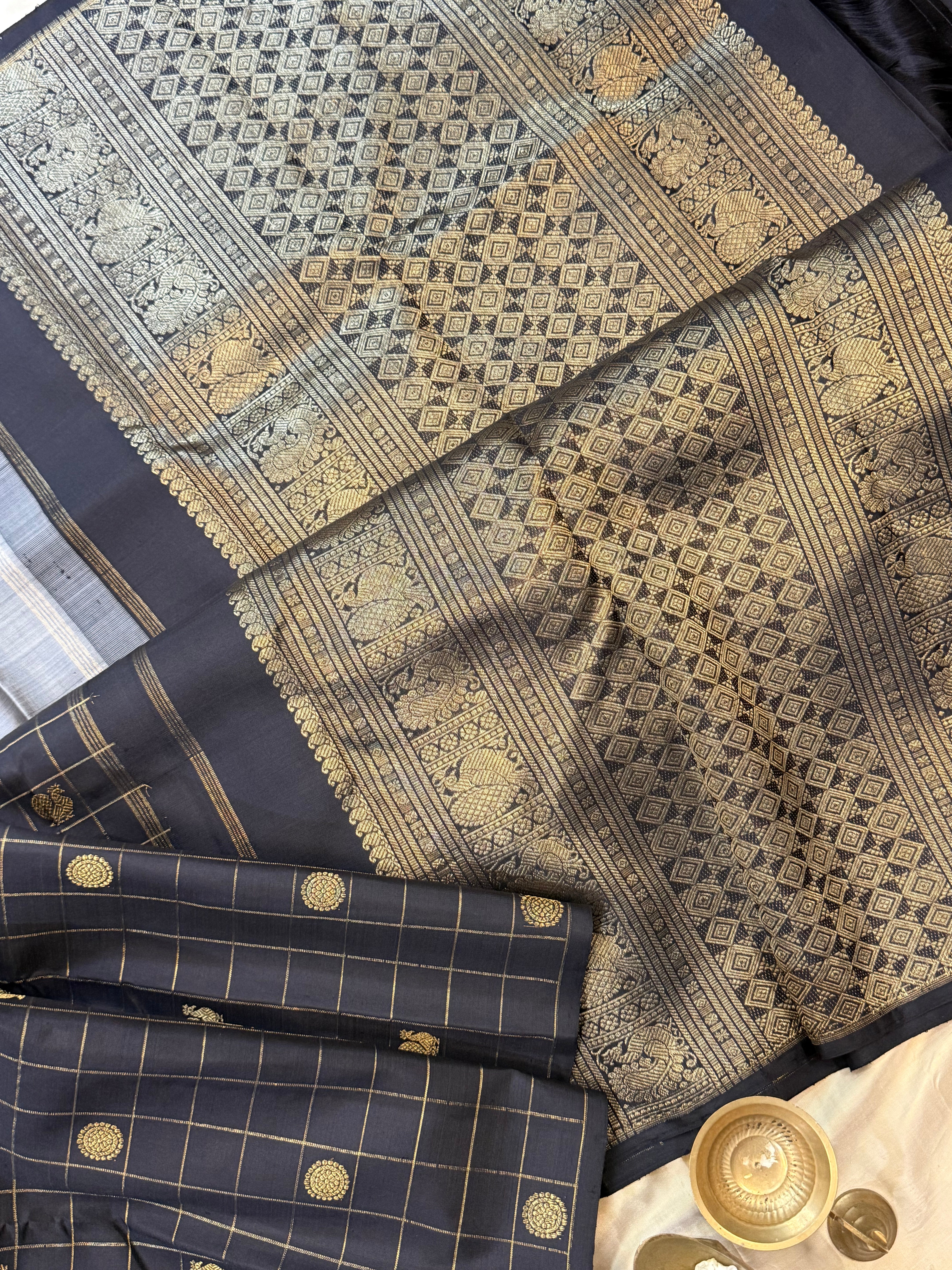 Grey and black kattam butta half an half/ Kanjipuram silk