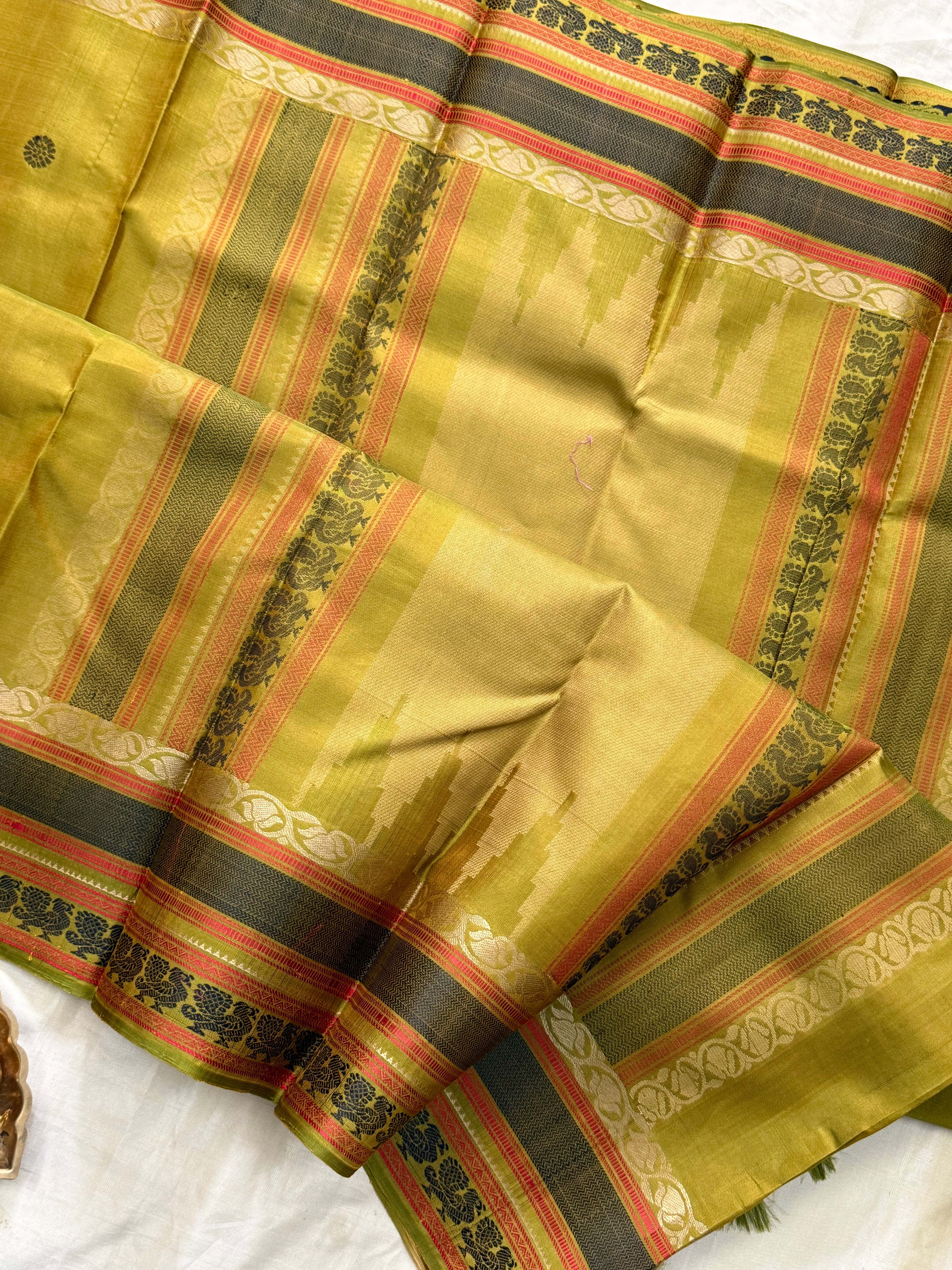 Mangaai Pachai varisapet border/ Varnangal Soft Silk CL4087