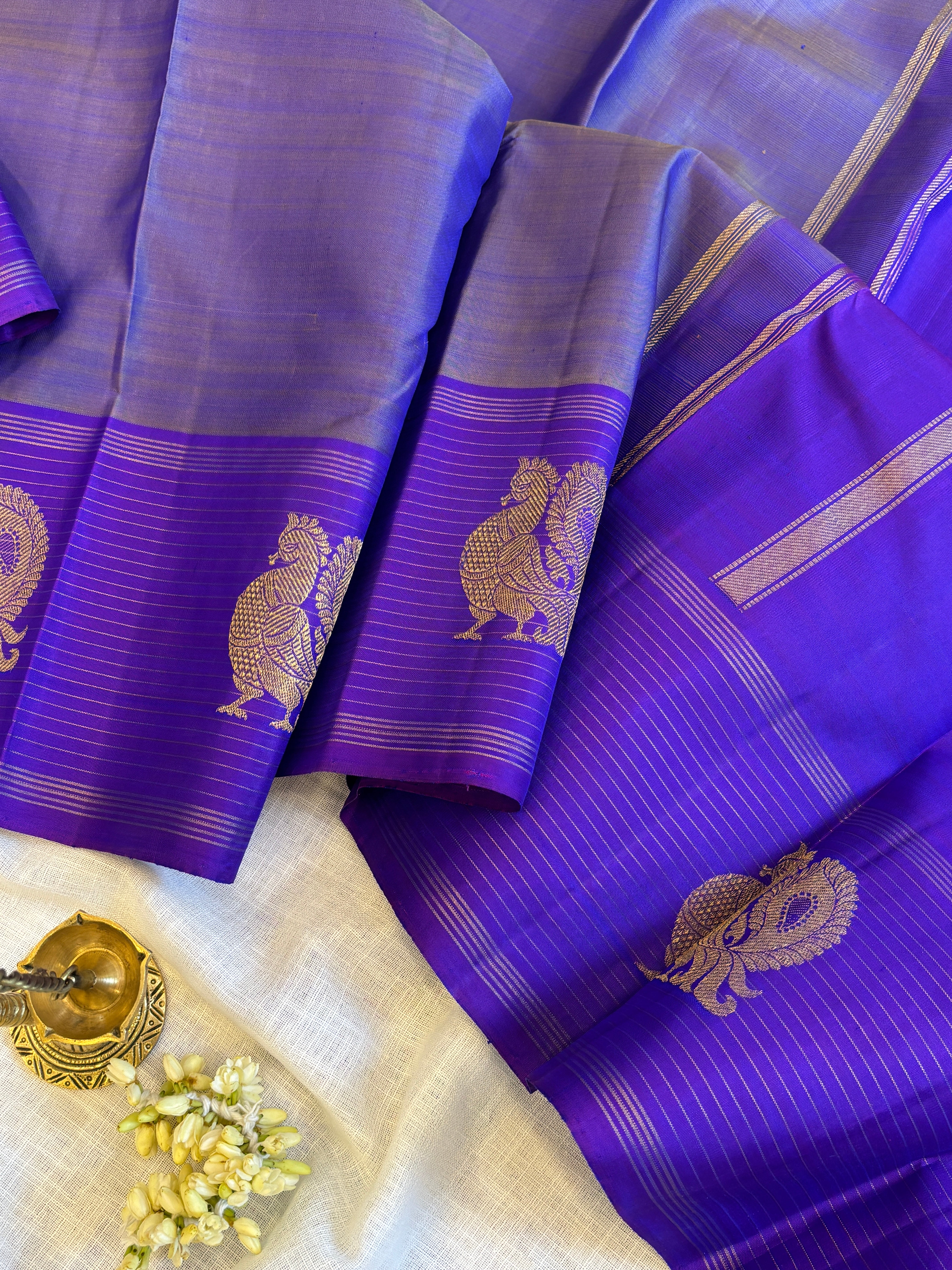 Lavender shot purple border butta / kanjipuram silk saree