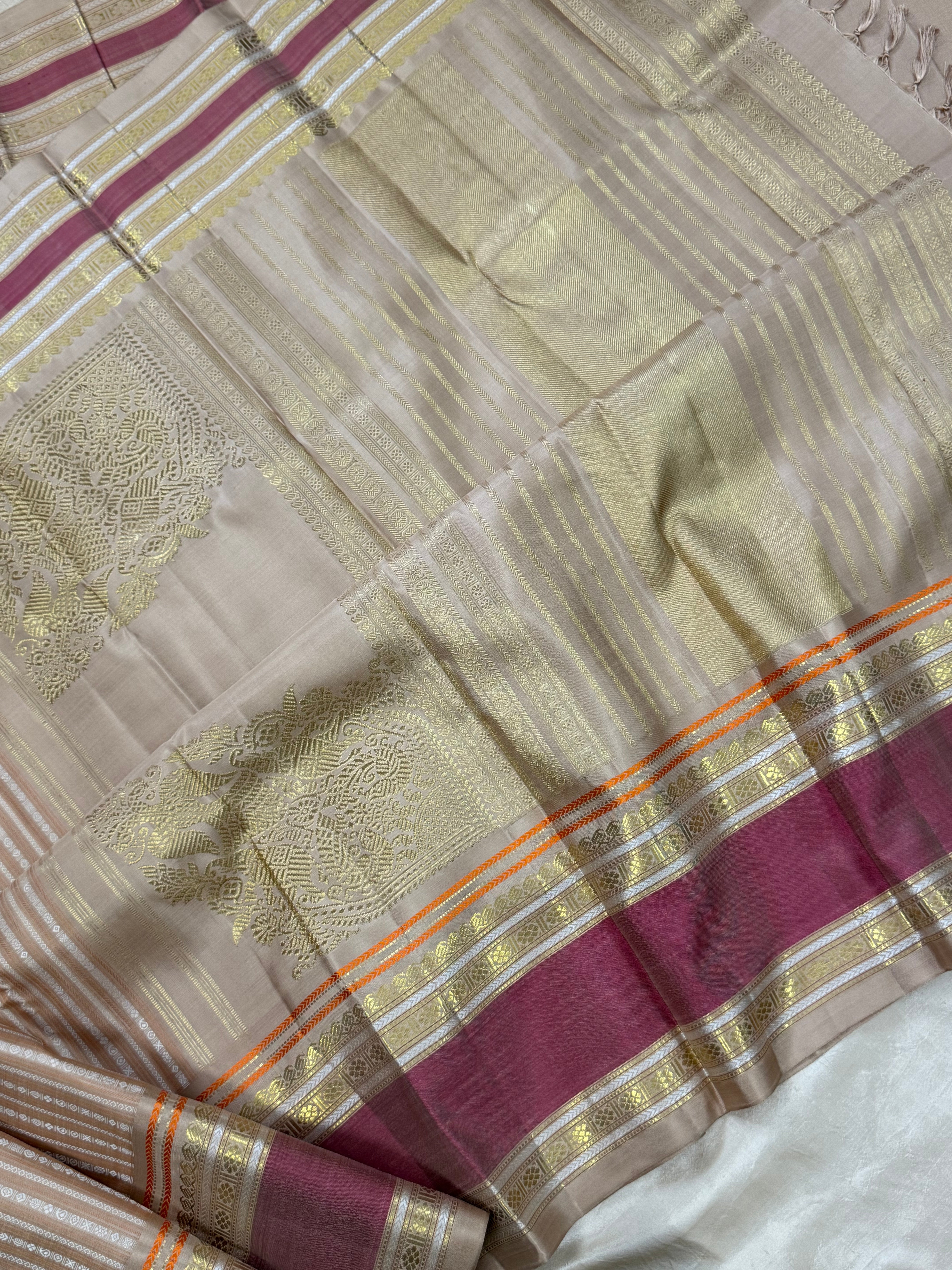 Master weaver - Special veldhari and corner pallu butta / Kanjipuram Silk