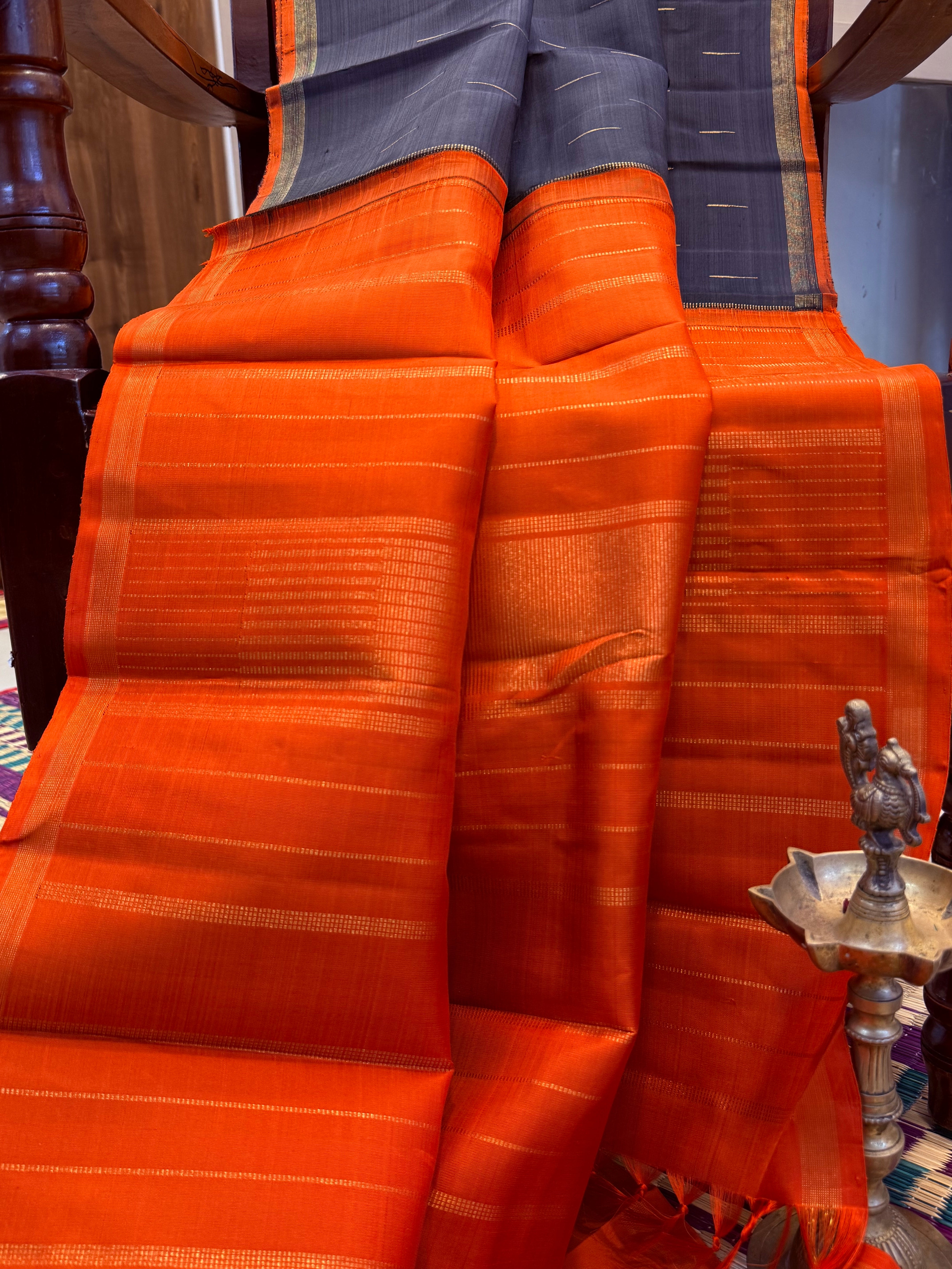 Black malli moggu borderless/ Kanjipuram silk CL10147