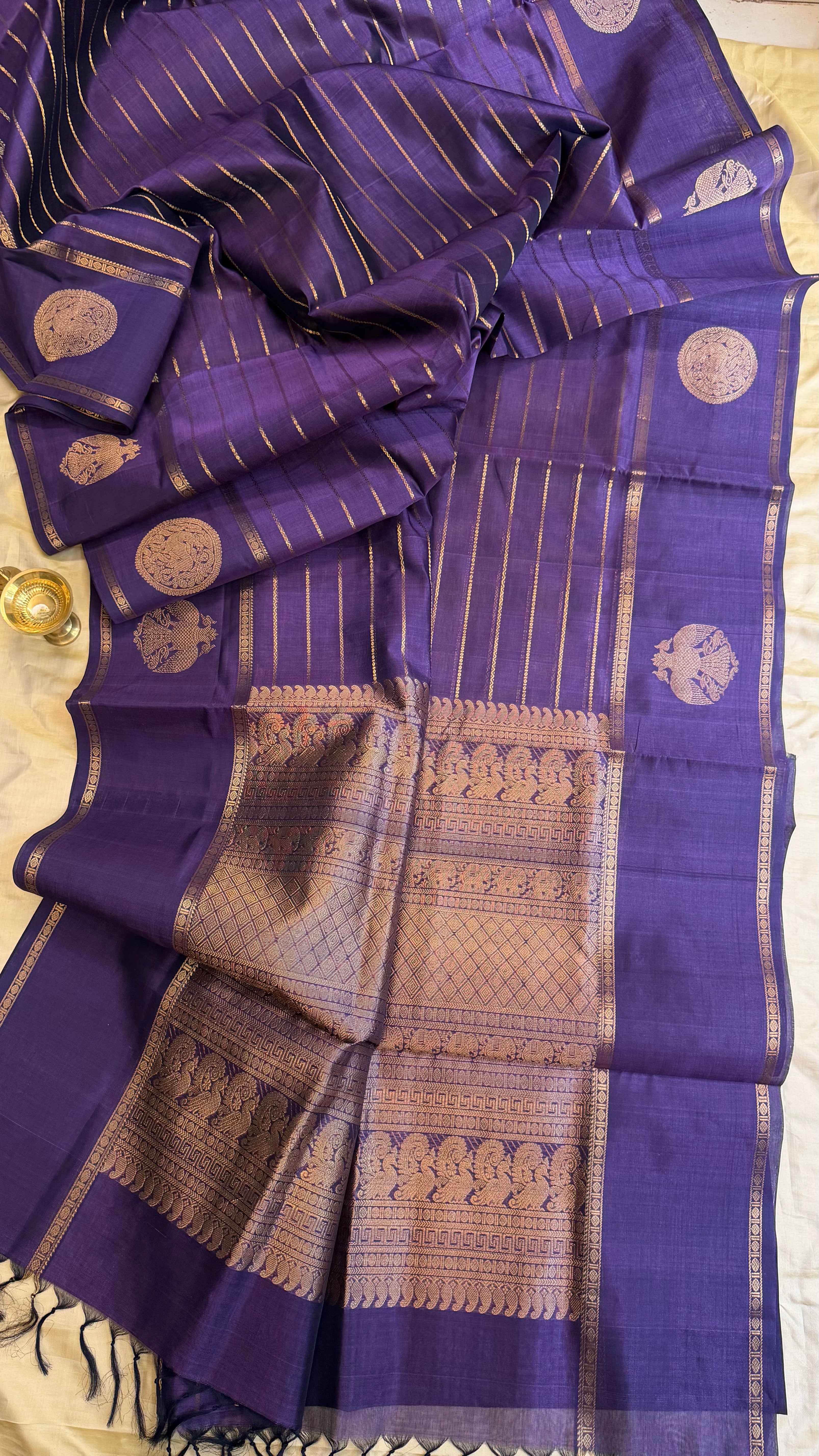 Deep purple veldhari and border butta / Silk Cotton