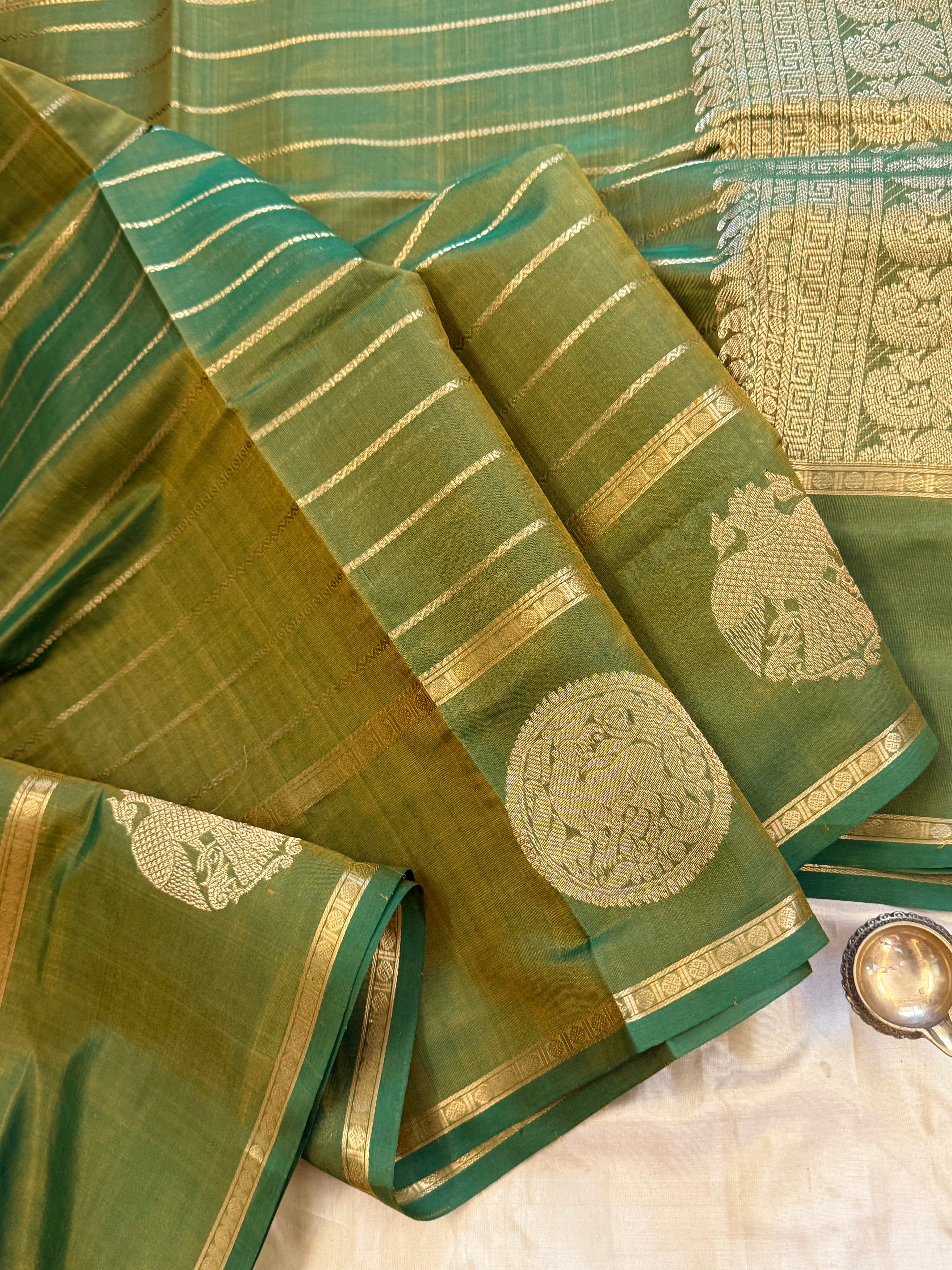 Green veldhari border butta / Silk cotton