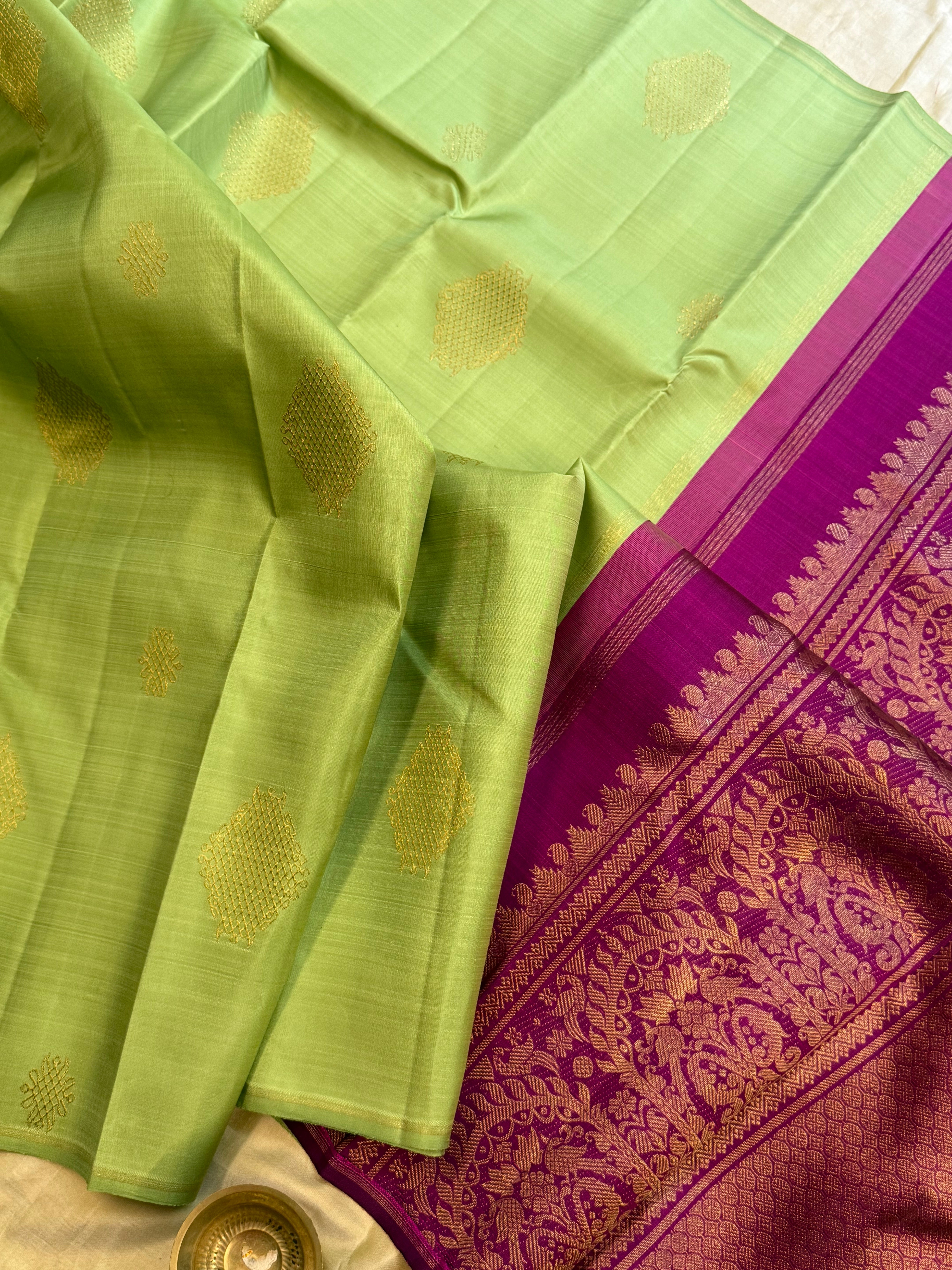 Pista green and purple kolam butta/ Kanjipuram silk