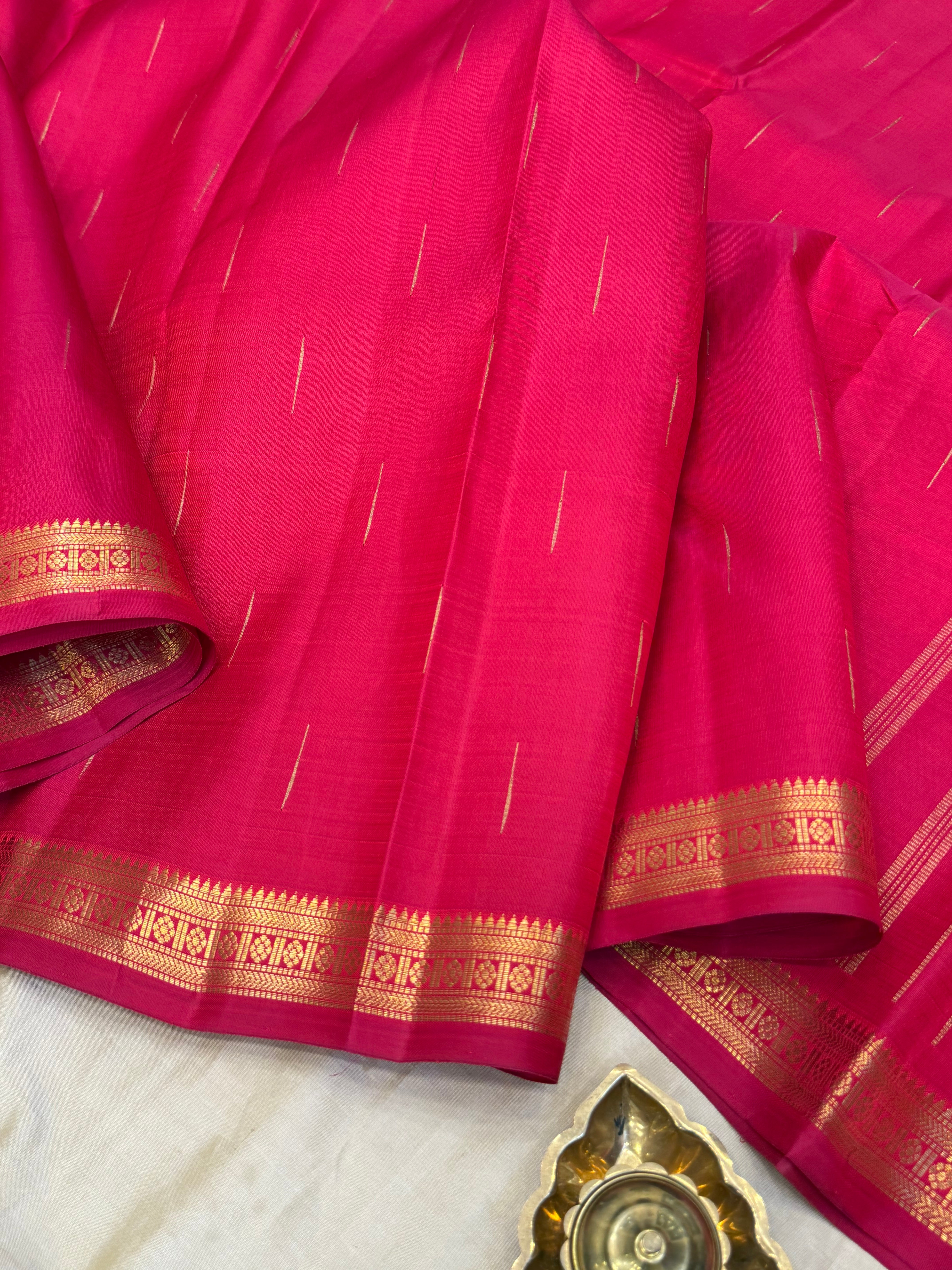 Kalyani : Double tone pink small border Malli moggu / kanjipuram silk