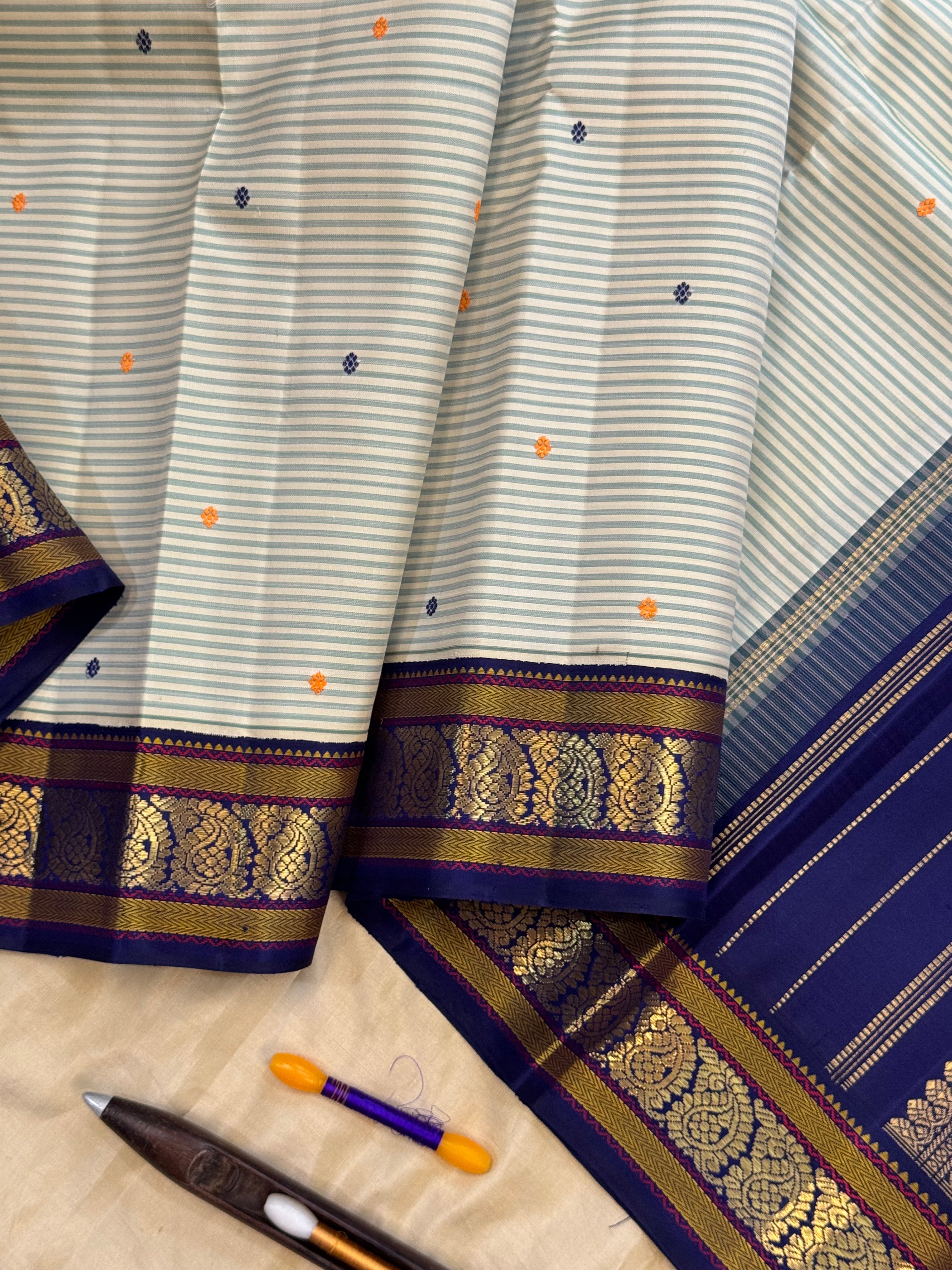 Master weaver Vari korvai : kanjipuram silk