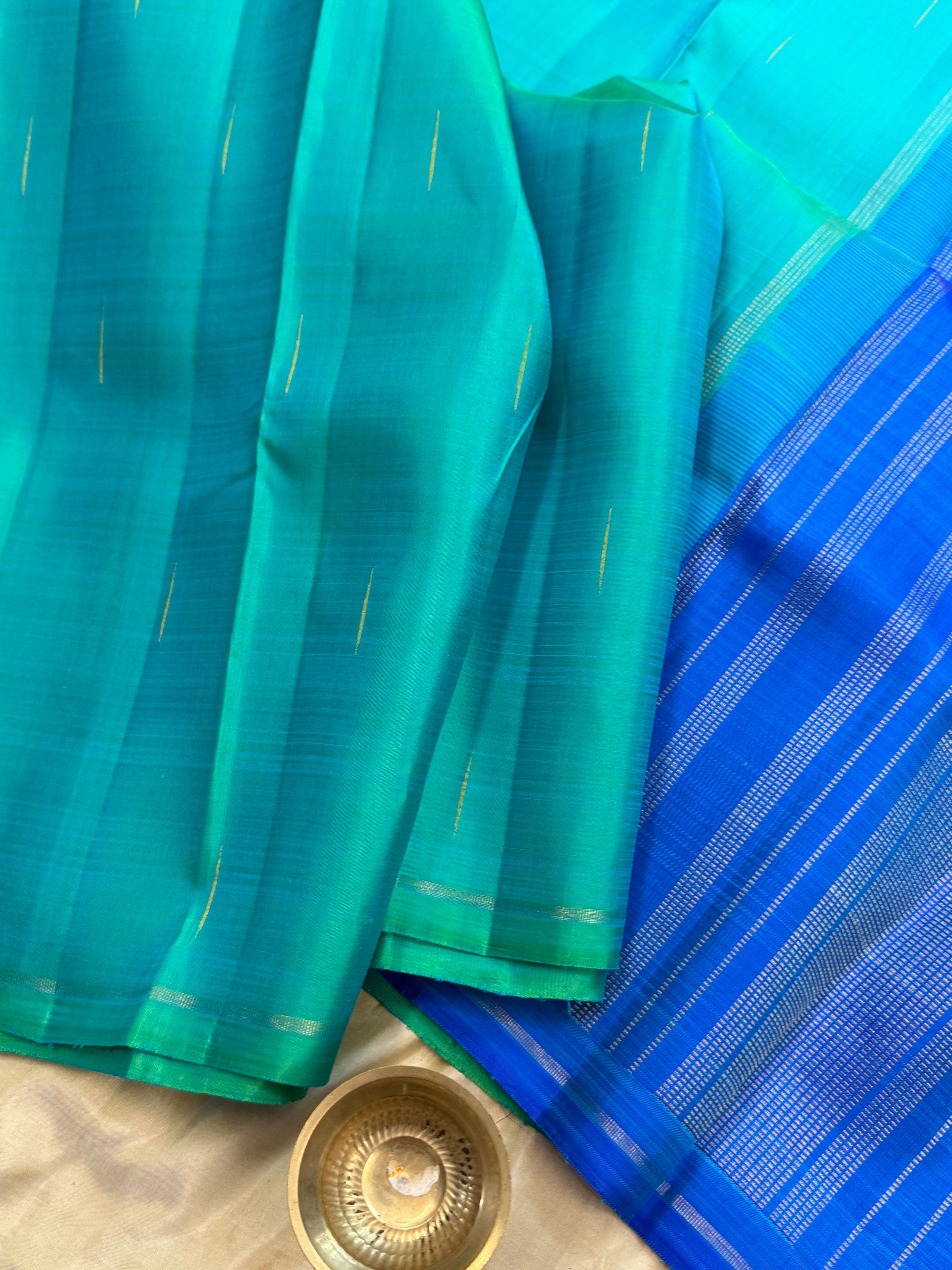 Blue shot green malli moggu/ Kanjipuram silk