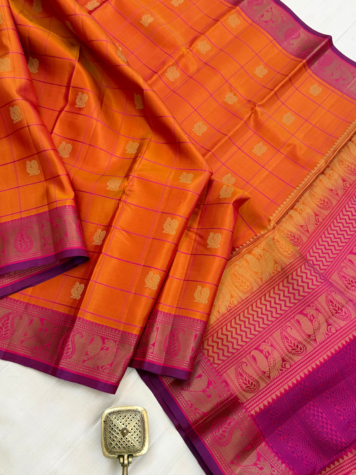 Simha and pink kattam butta /Varnangal thread work CLSA11278