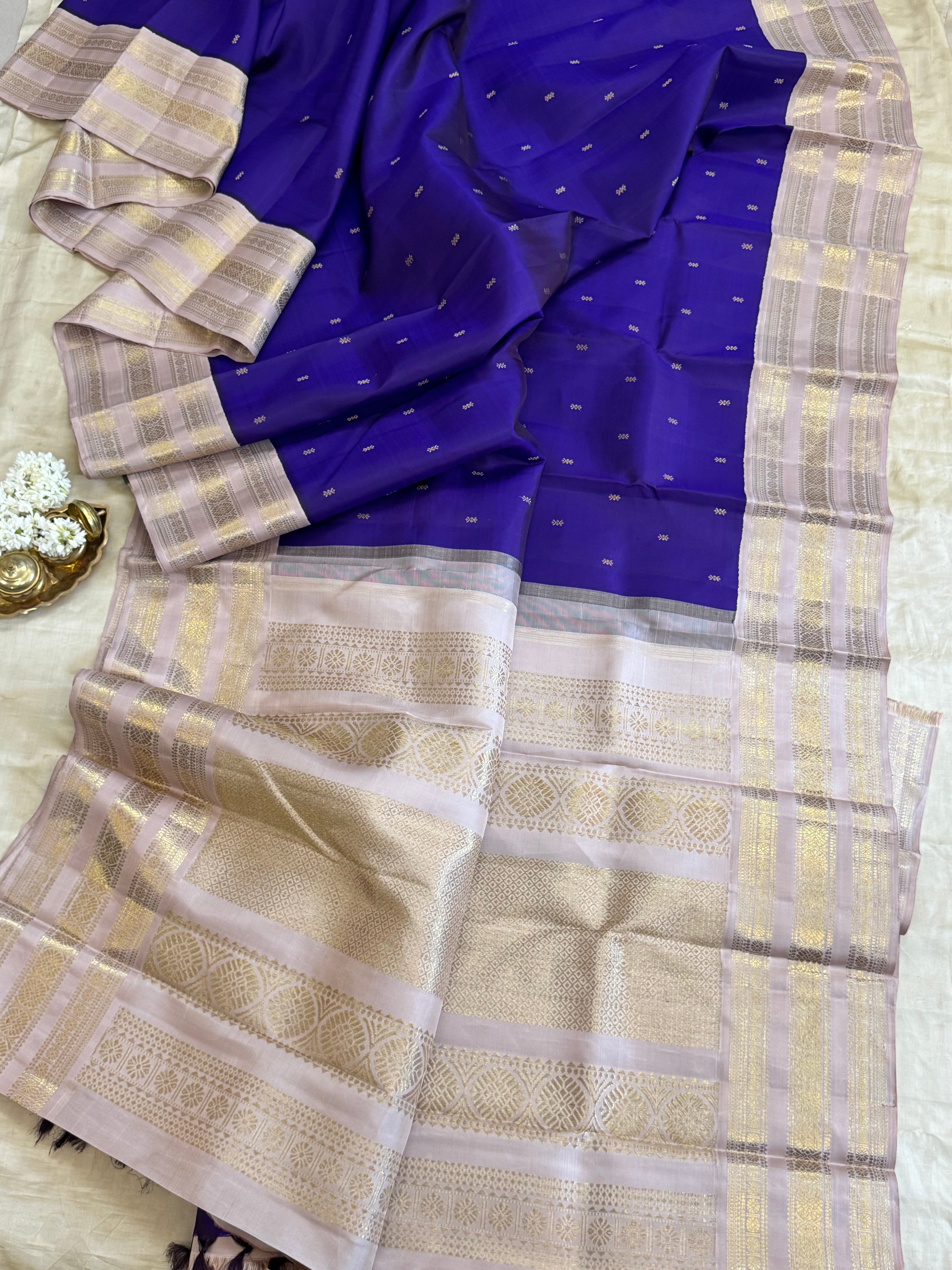 Deep indigo violet body with varisapet border CLSA7583