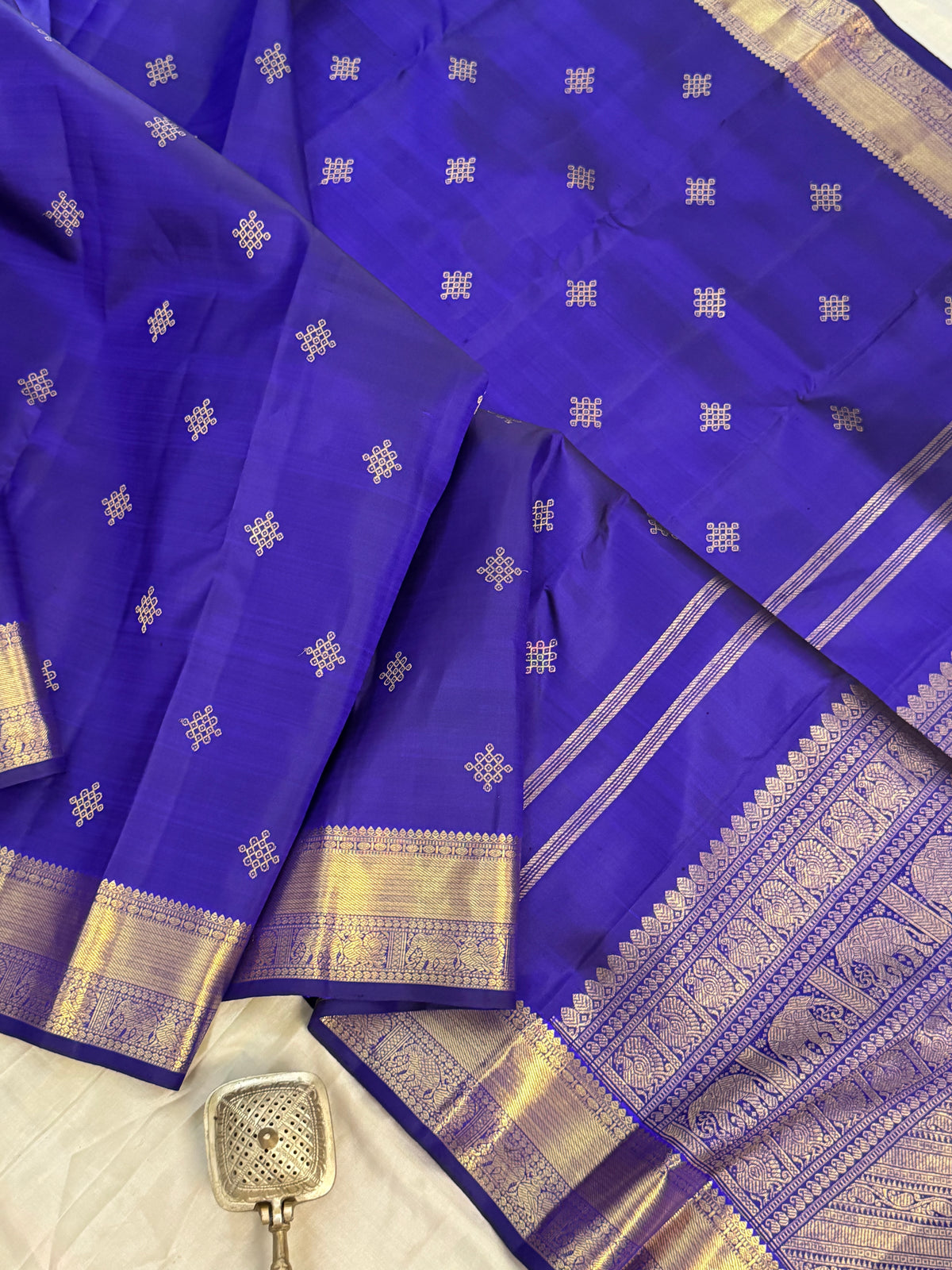 Deep purple Kolam Butta / pure Zari Kanjipuram silk