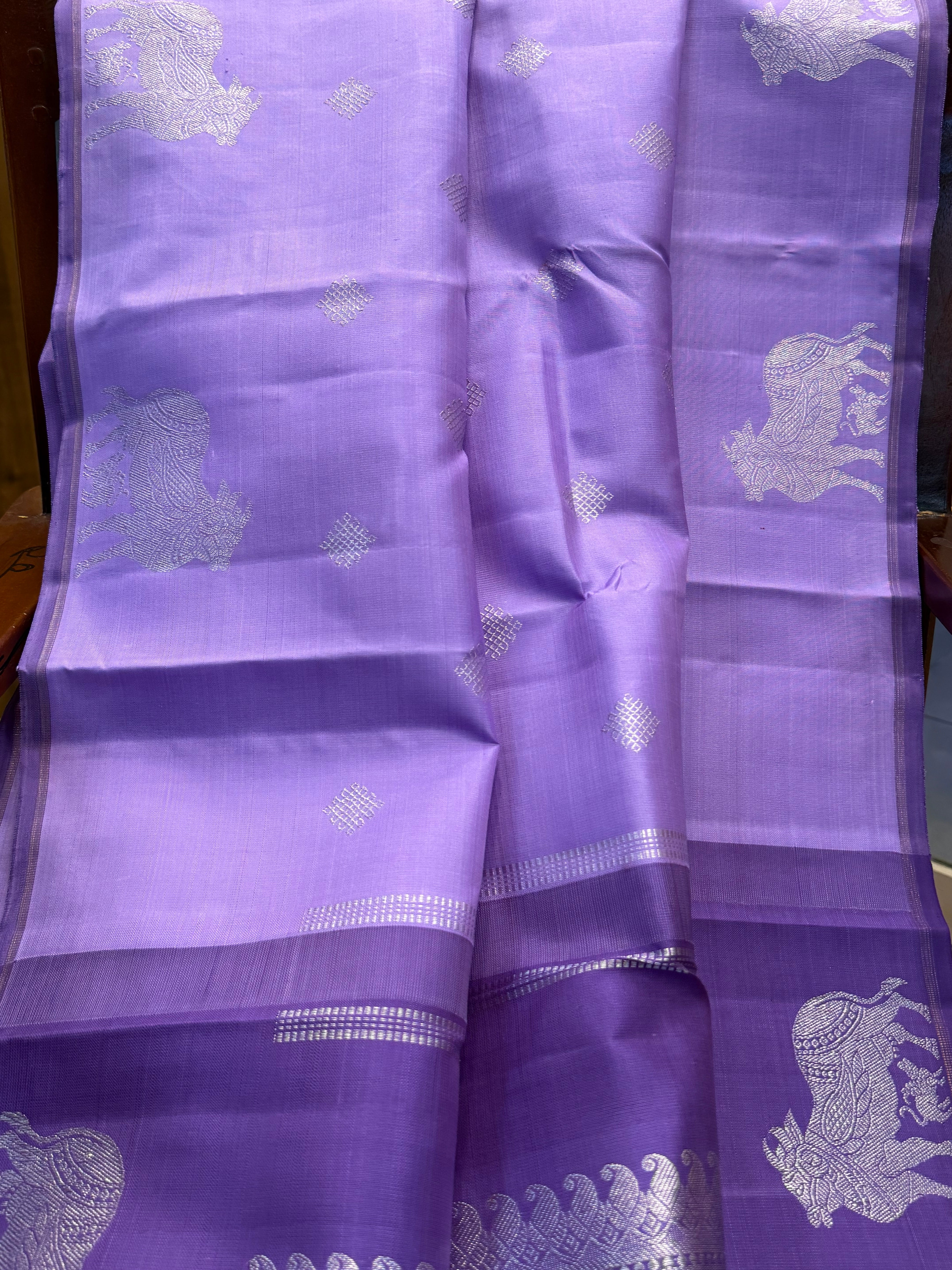 Lavender silver komatha and kolam butta borderless / Kanjipuram silk CL10146