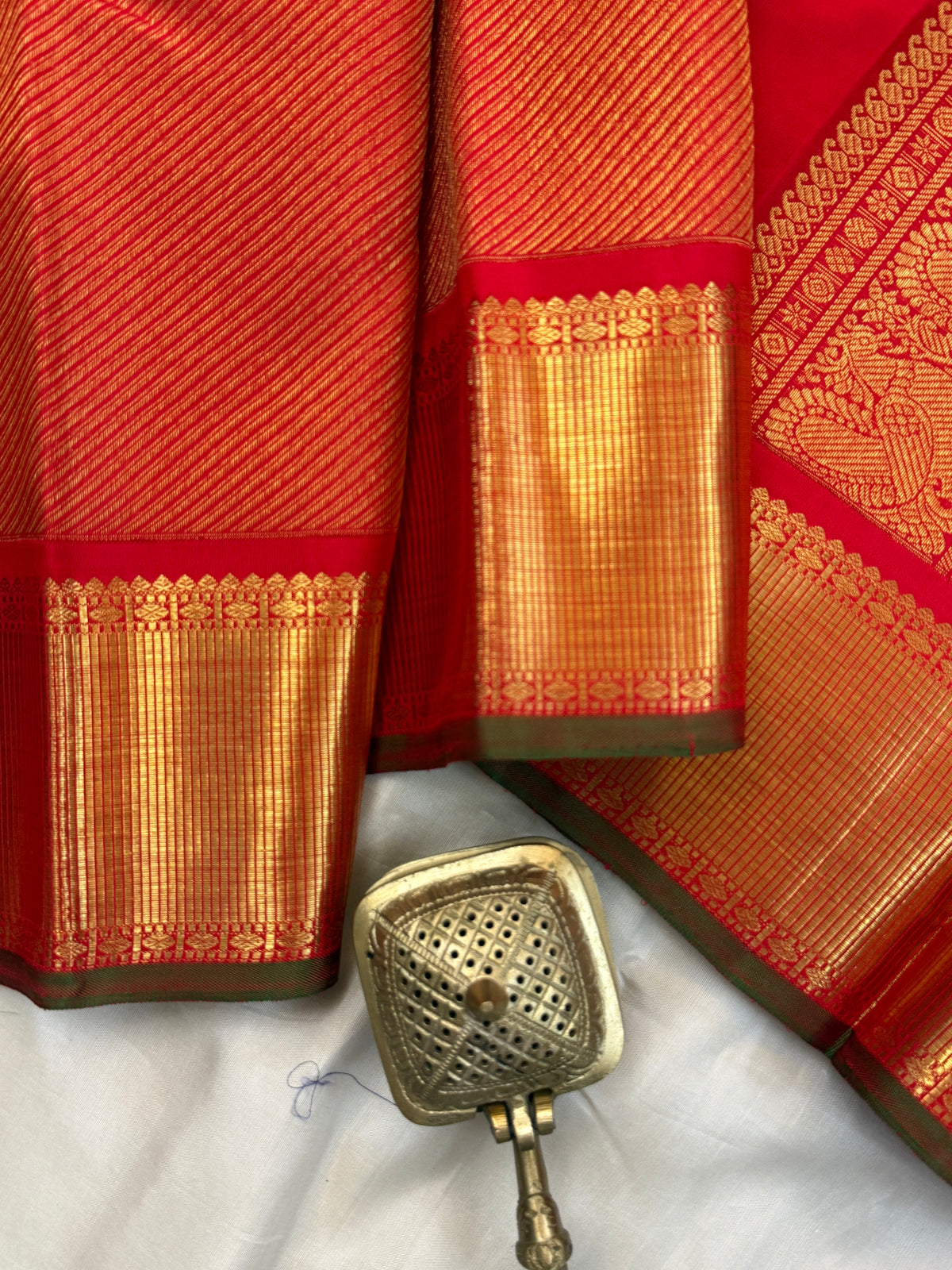 Navarathri - Day 4 Red Colour pure Zari Lehariya getti border /Kanjipuram silk sree Clsa5408