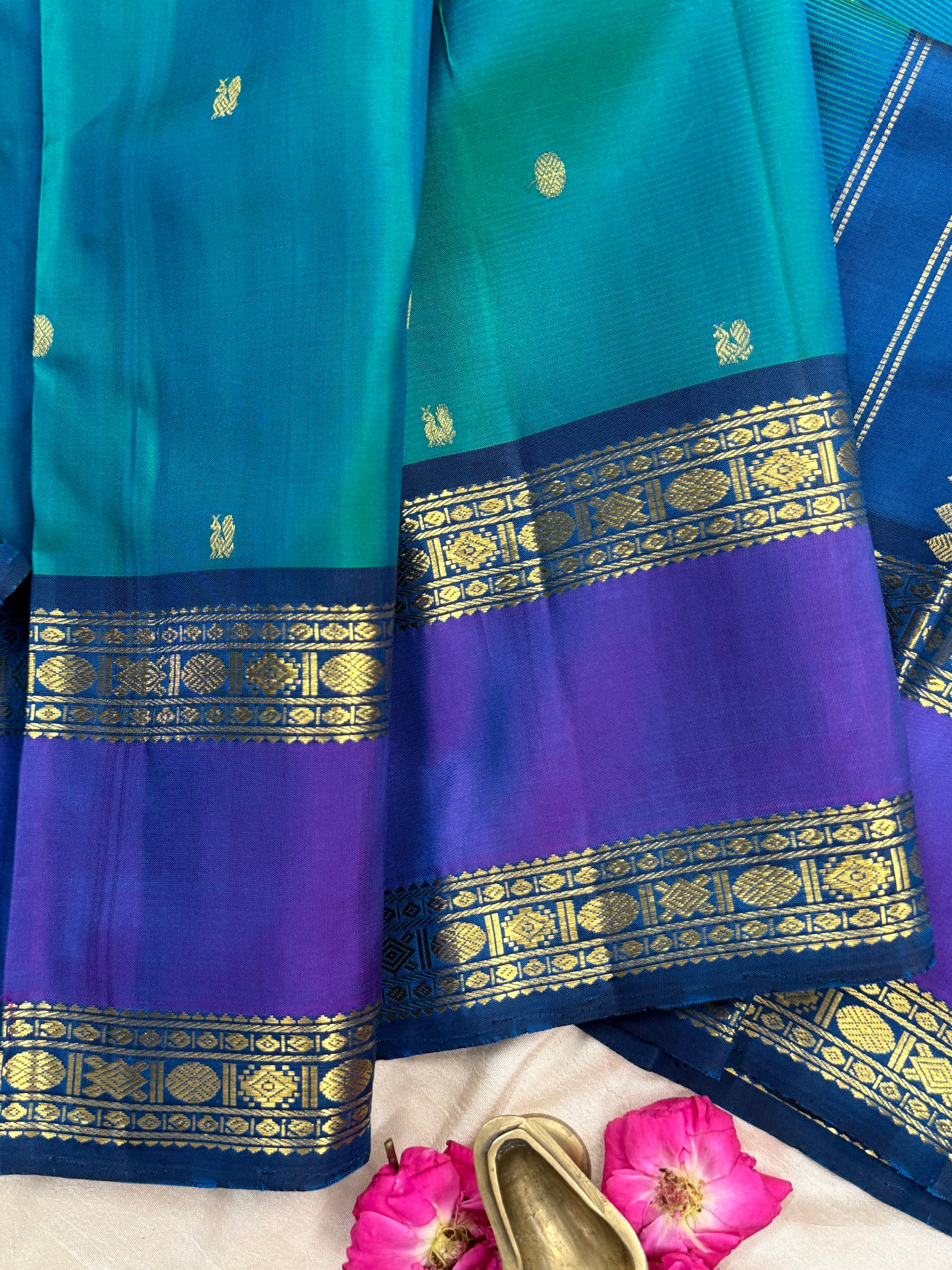 Bue shot green rettapet border/ Arani silk