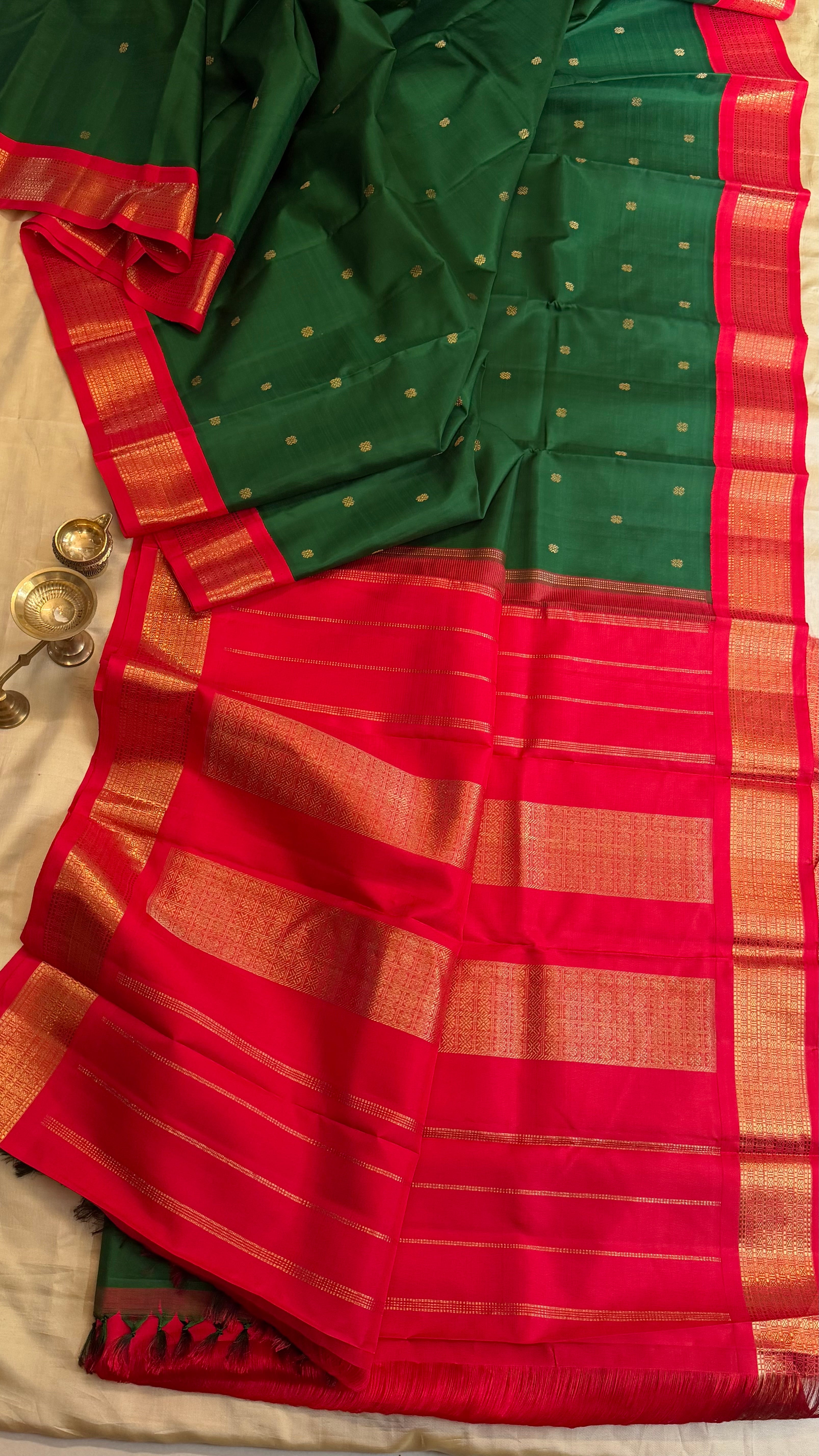 Dark green and red Kai Korvai / Kanjipuram silk