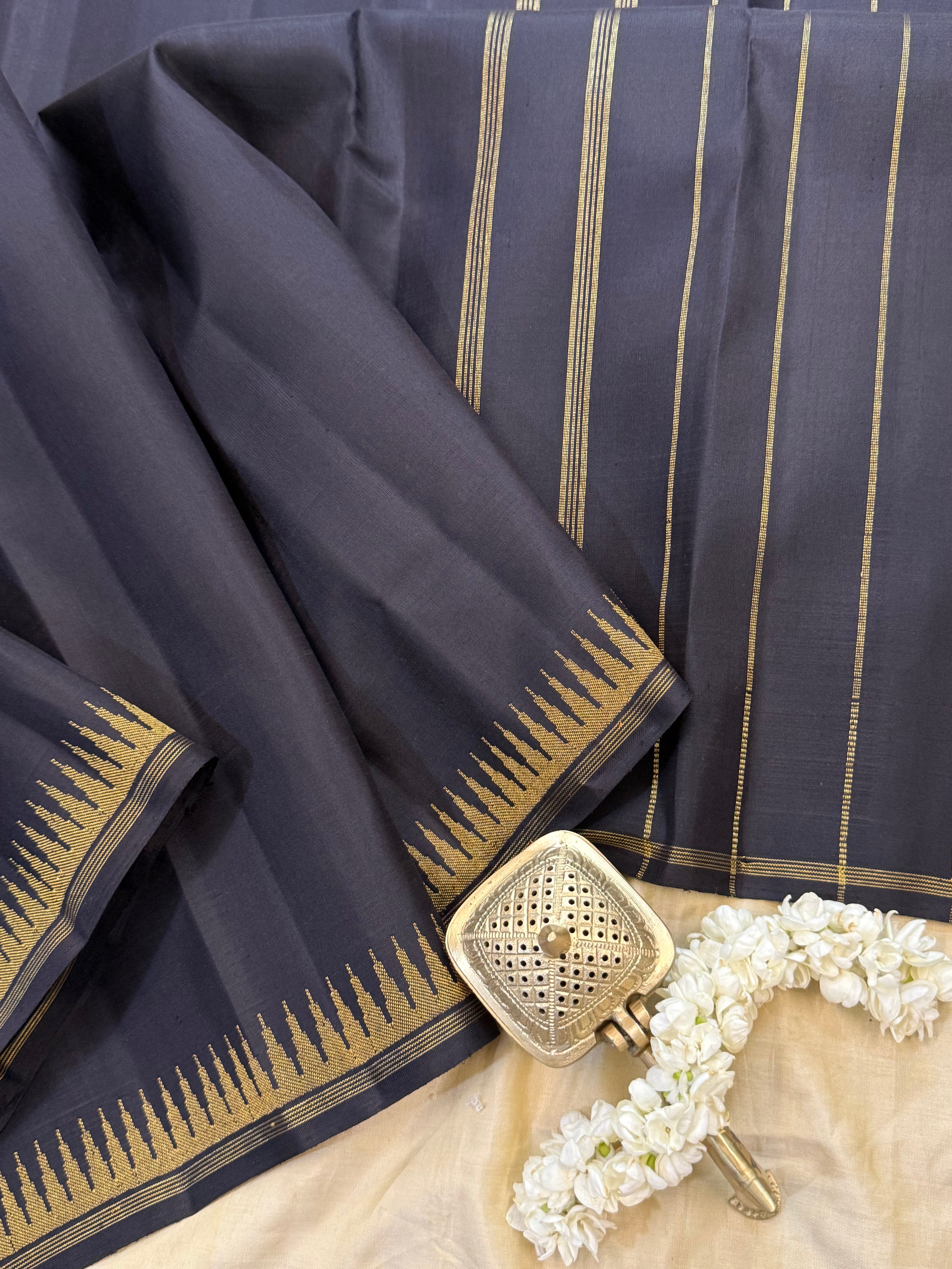 Black small temple border 8 kol/ Kanjipuram silk