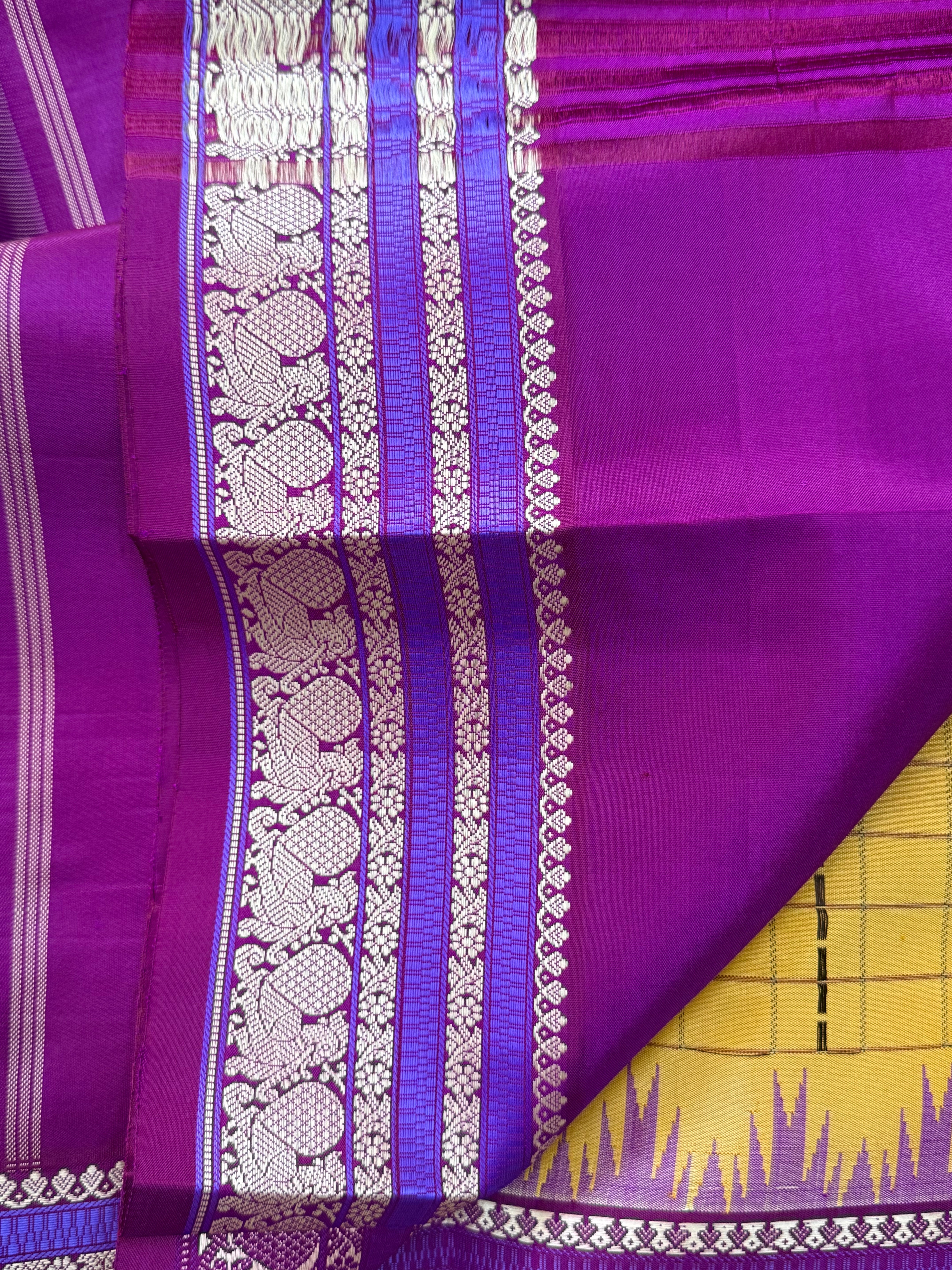 Sandhana manjal laksham Butta with temple border/ special edition CLSA10480
