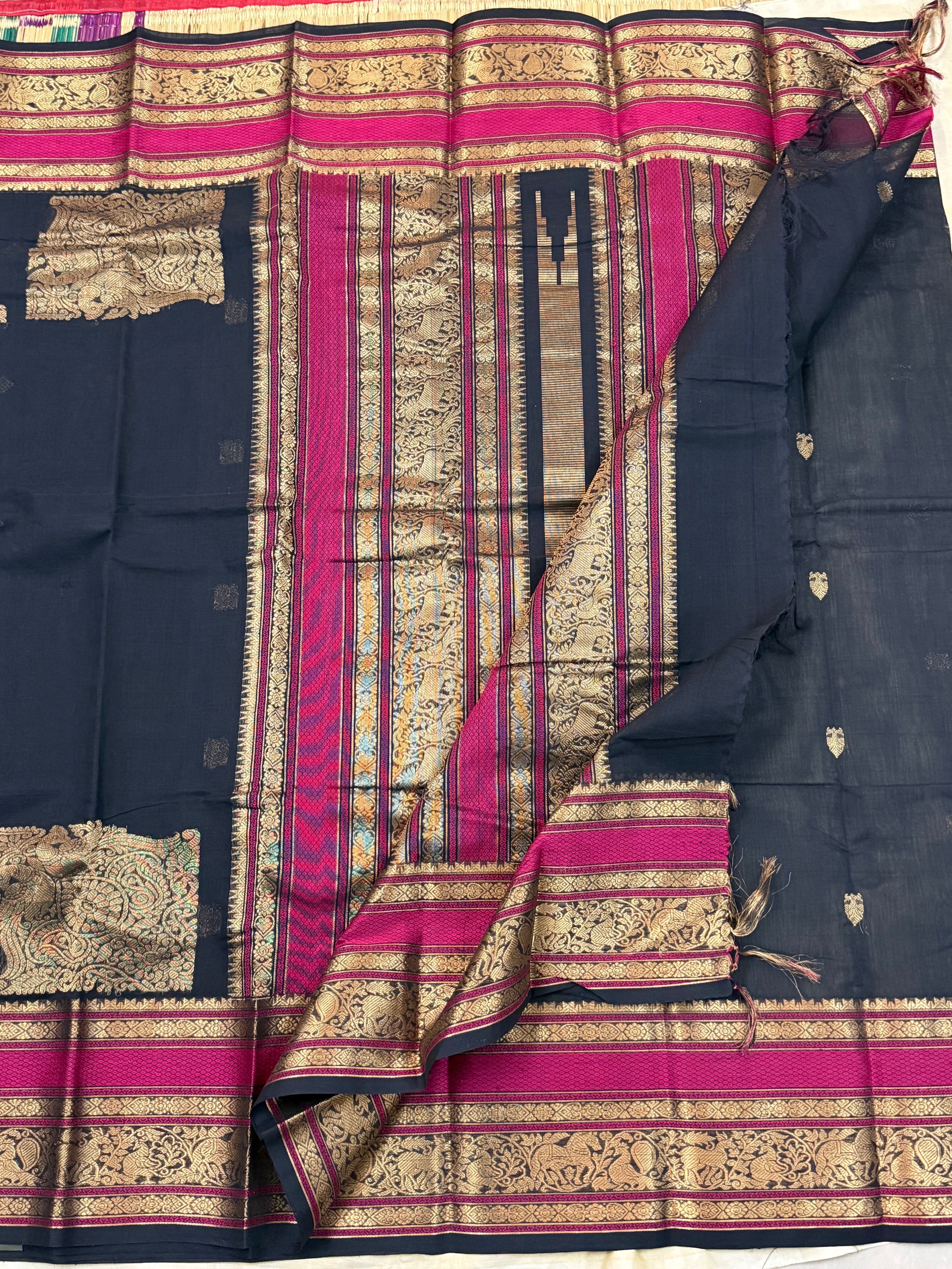 Black Iruthalaipakshi butta - corner pallu / Kanchi Cotton