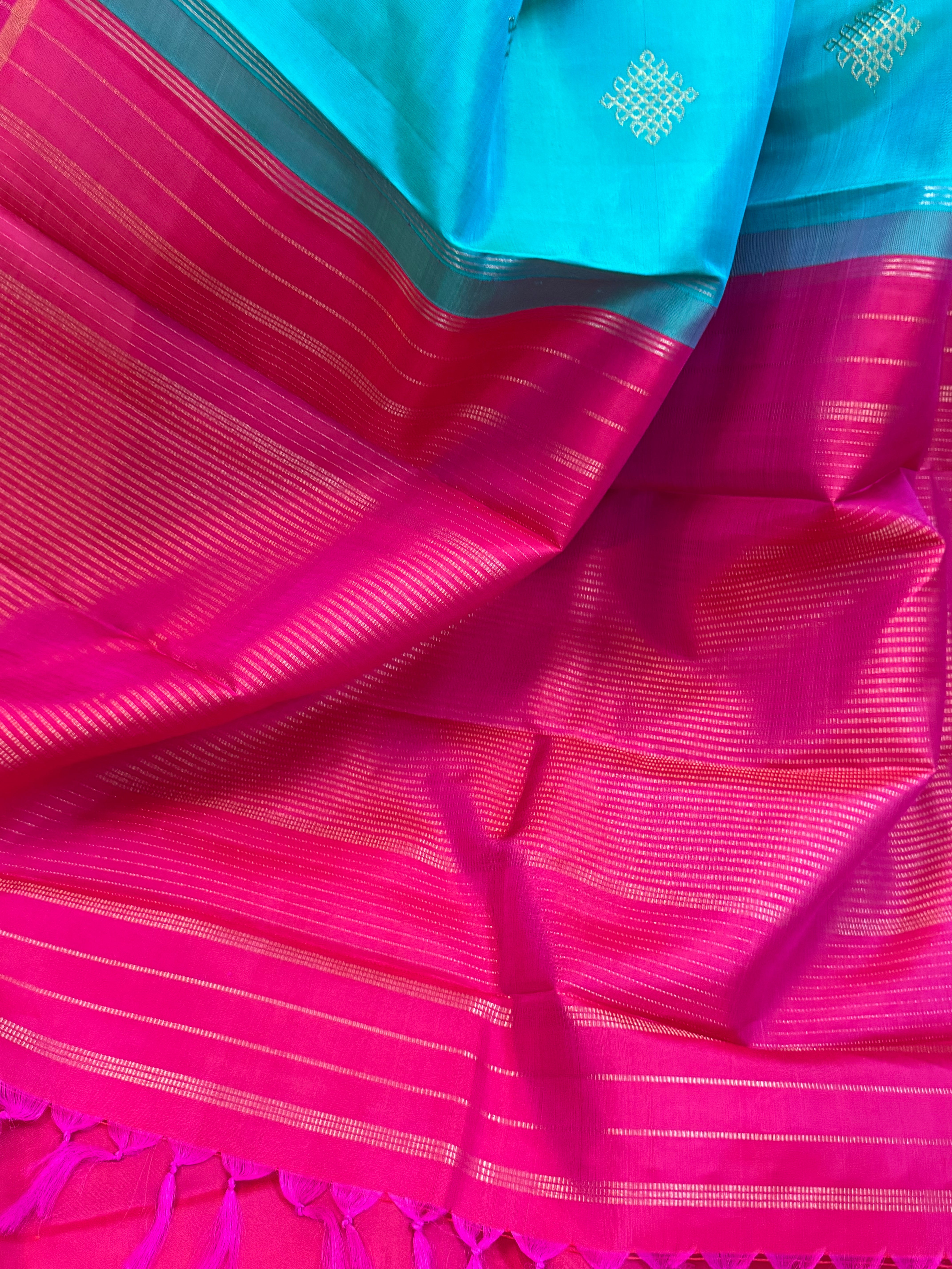 Sea blue Kolam Butta Borderless kanjipuram silk saree