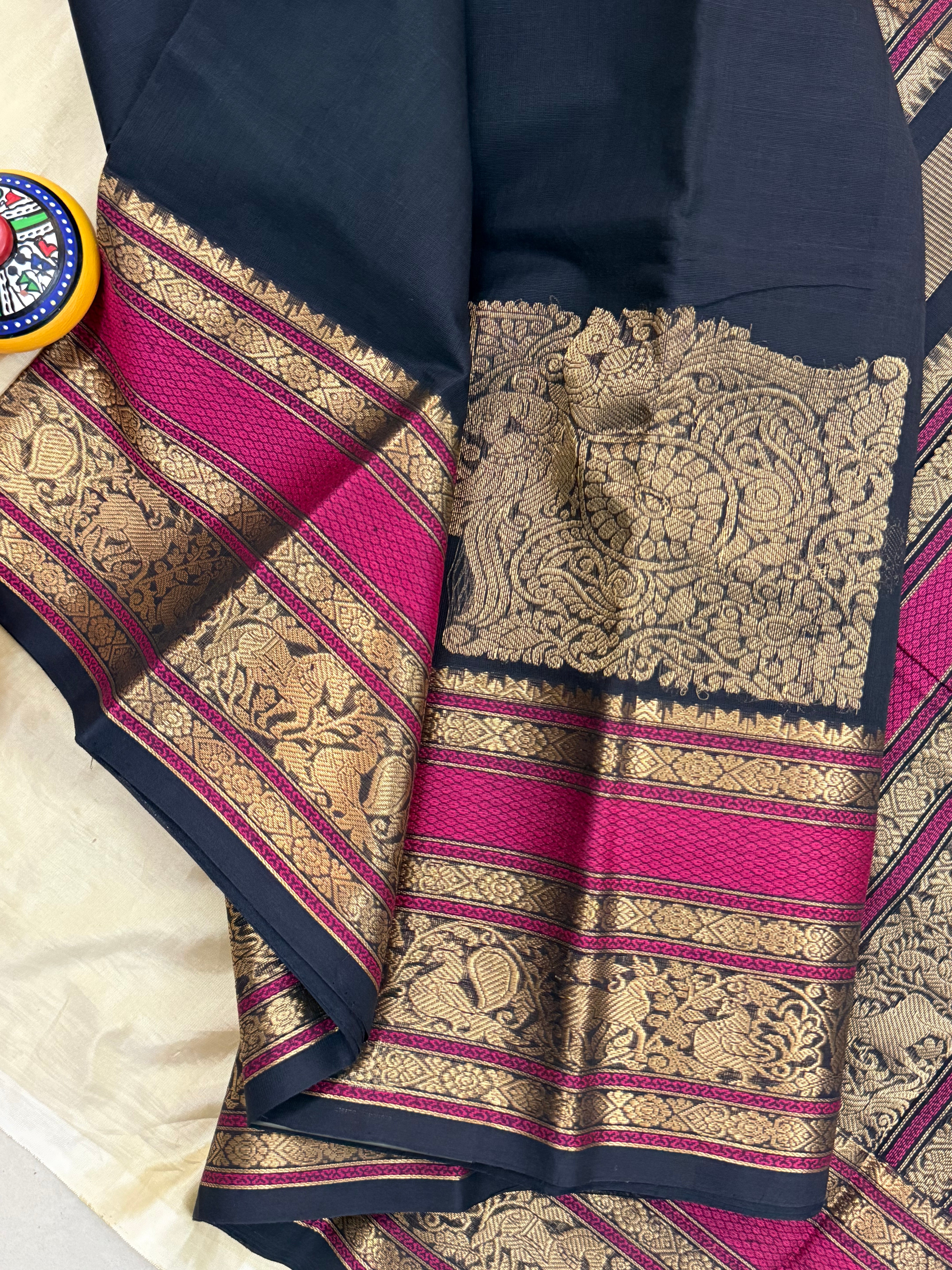 Black Iruthalaipakshi butta - corner pallu / Kanchi Cotton