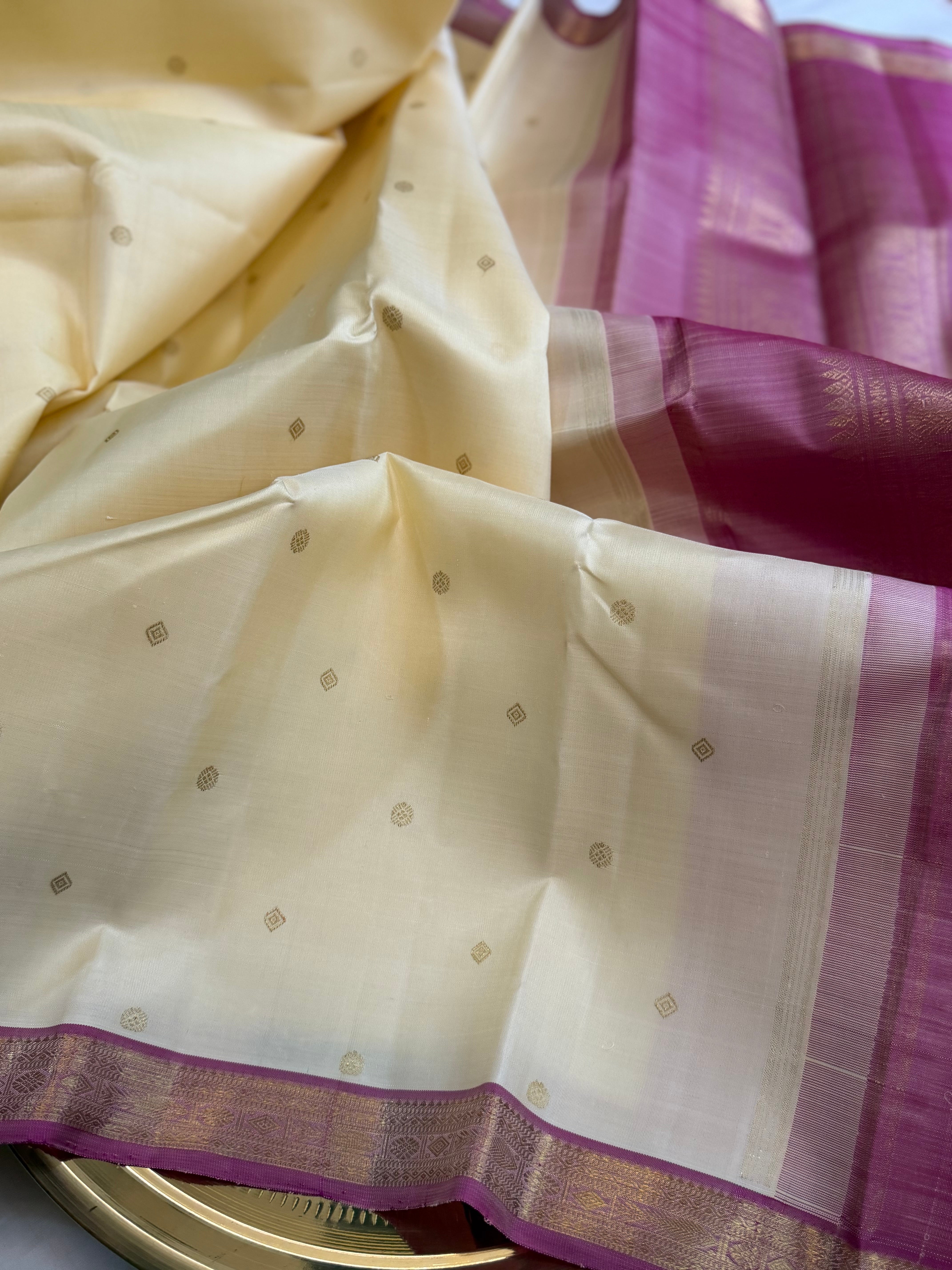 Malligai : off white small border pure Zari Kanjipuram silk
