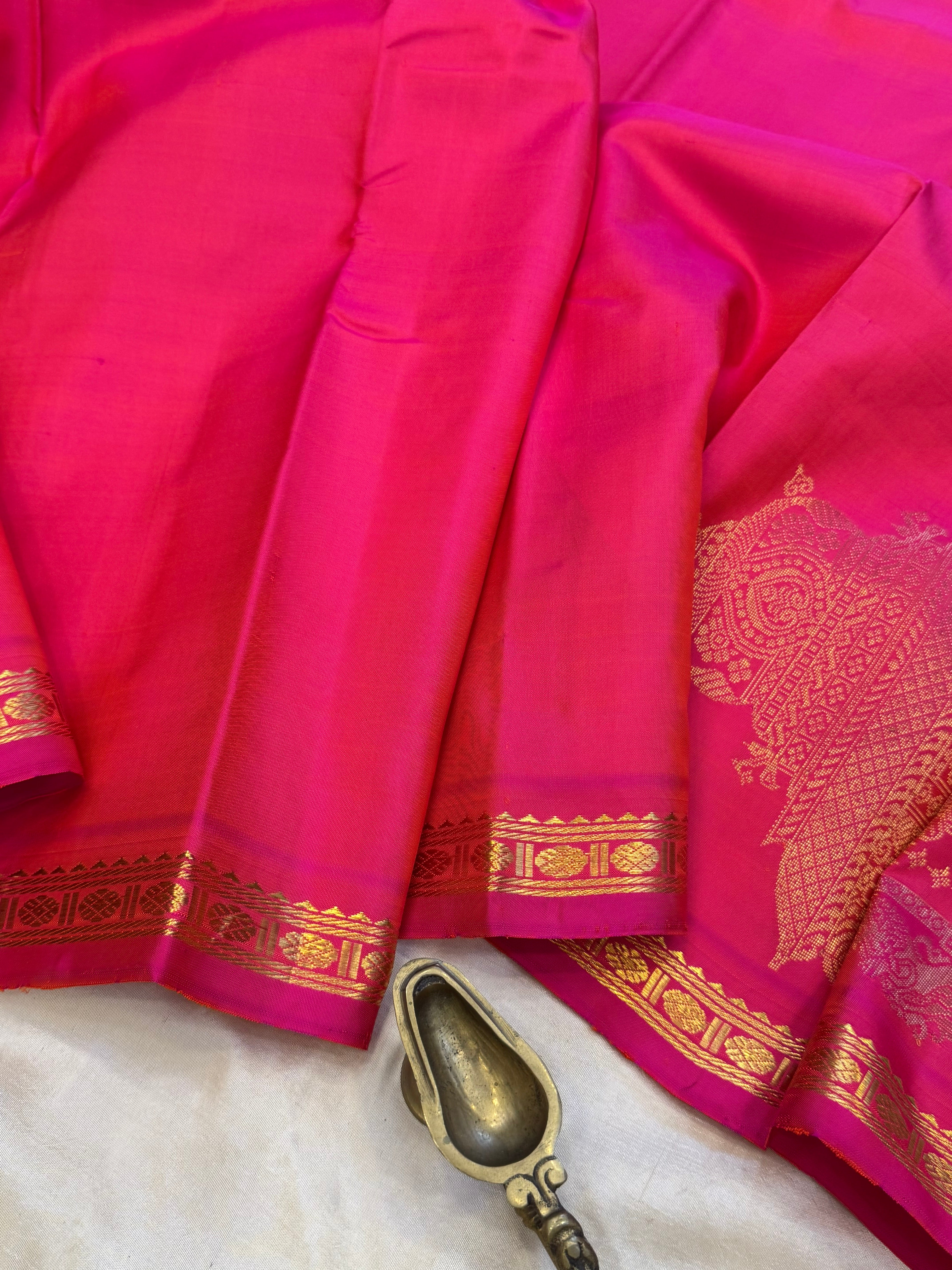 Pink small rudraksha border-Unique pallu / Arani silk