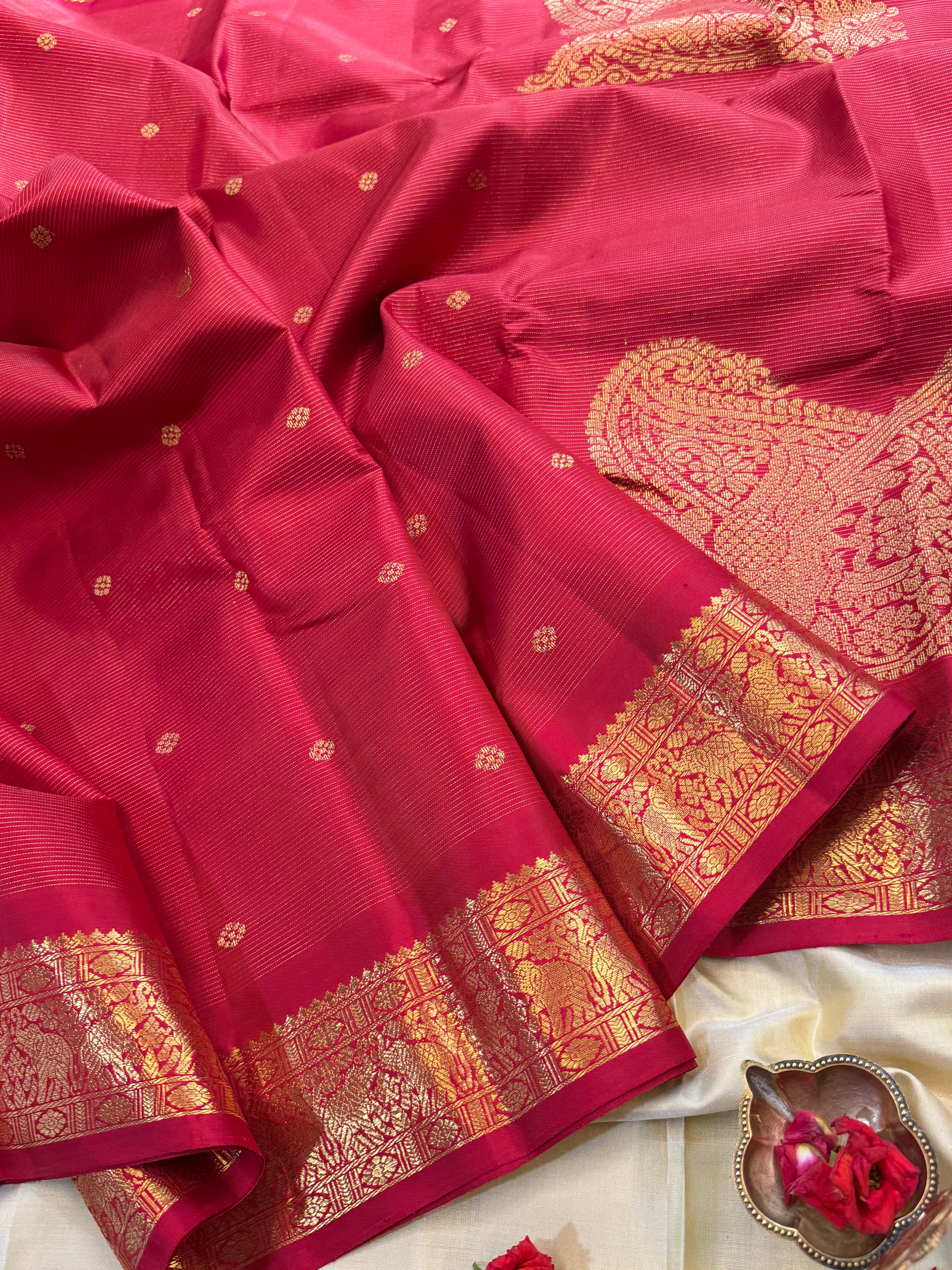 Mann : master weaver Vairaoosi earthy hues in pure Zari Kanjipuram silk