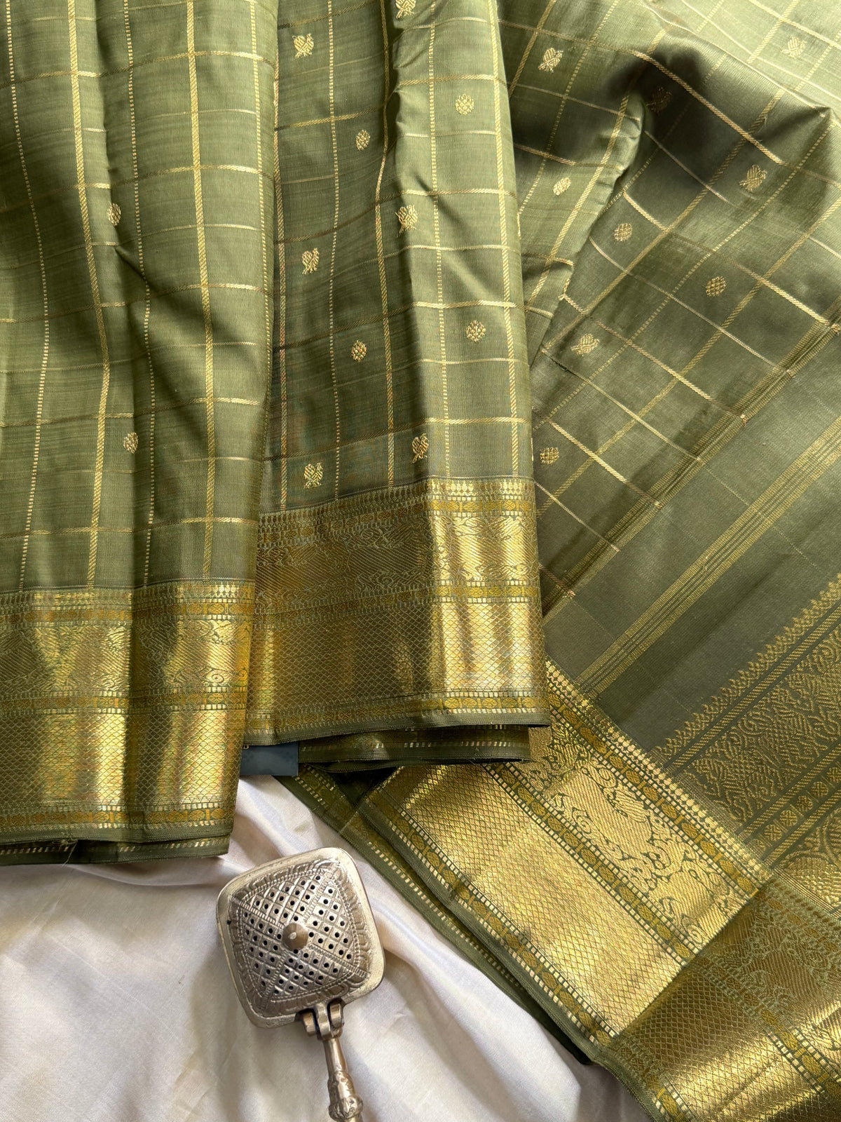 Chutney green Kattam Butta Korvai pure Kanjipuram silk