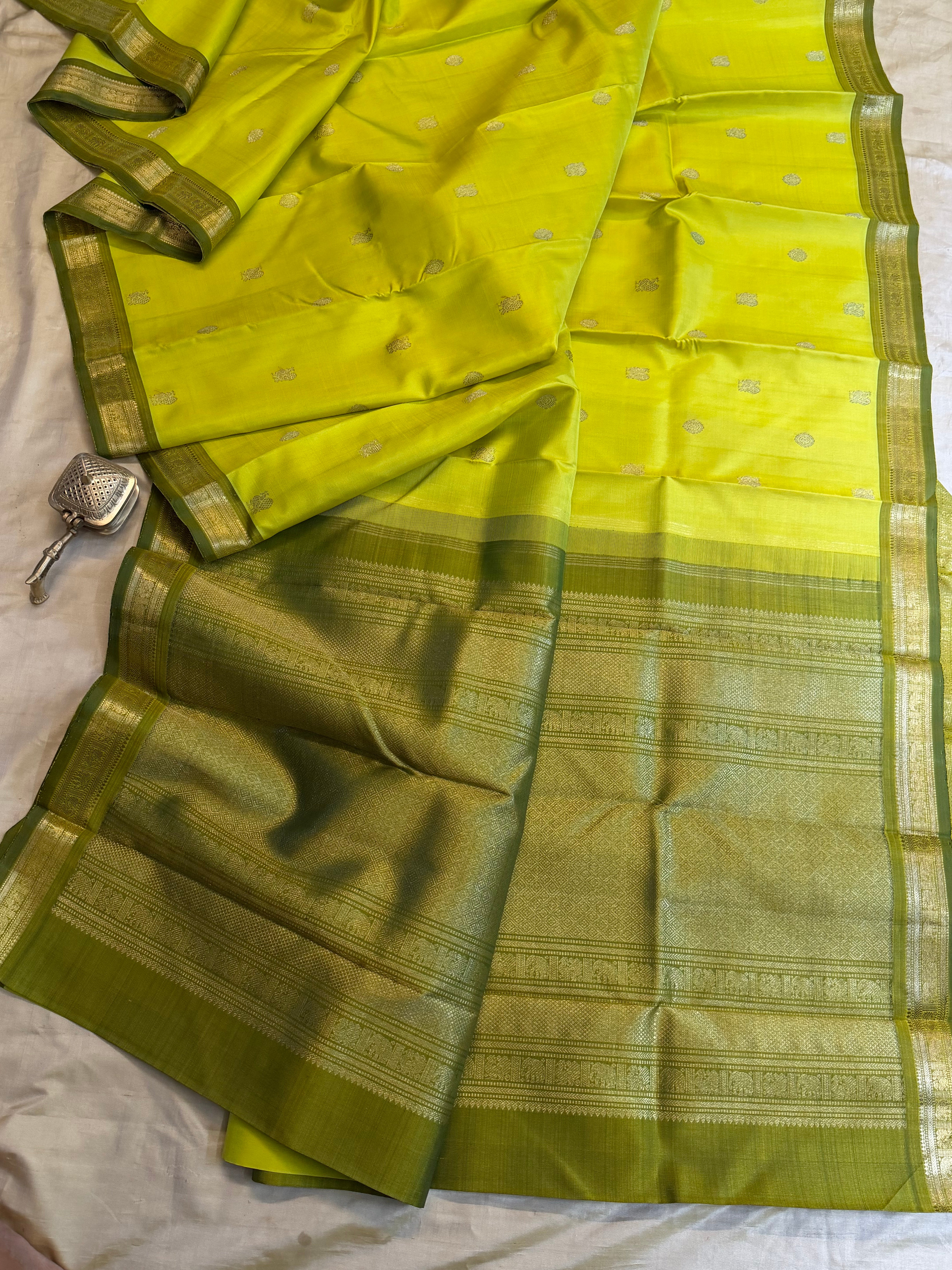 Permam : Lime green small border / Kanjipuram silk CL5035