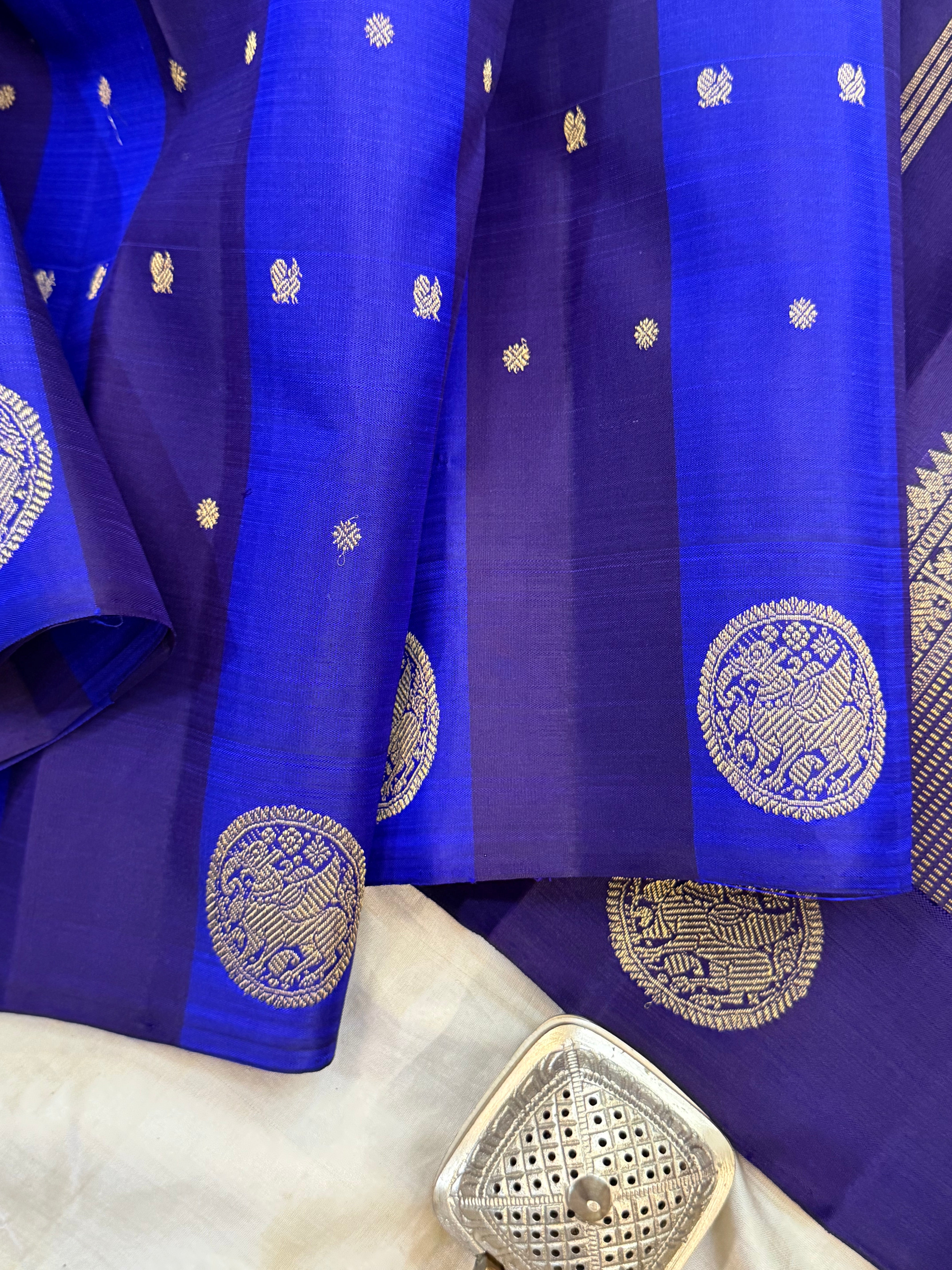 Blue and deep blue stripes concept border butta / Kanjipuram silk