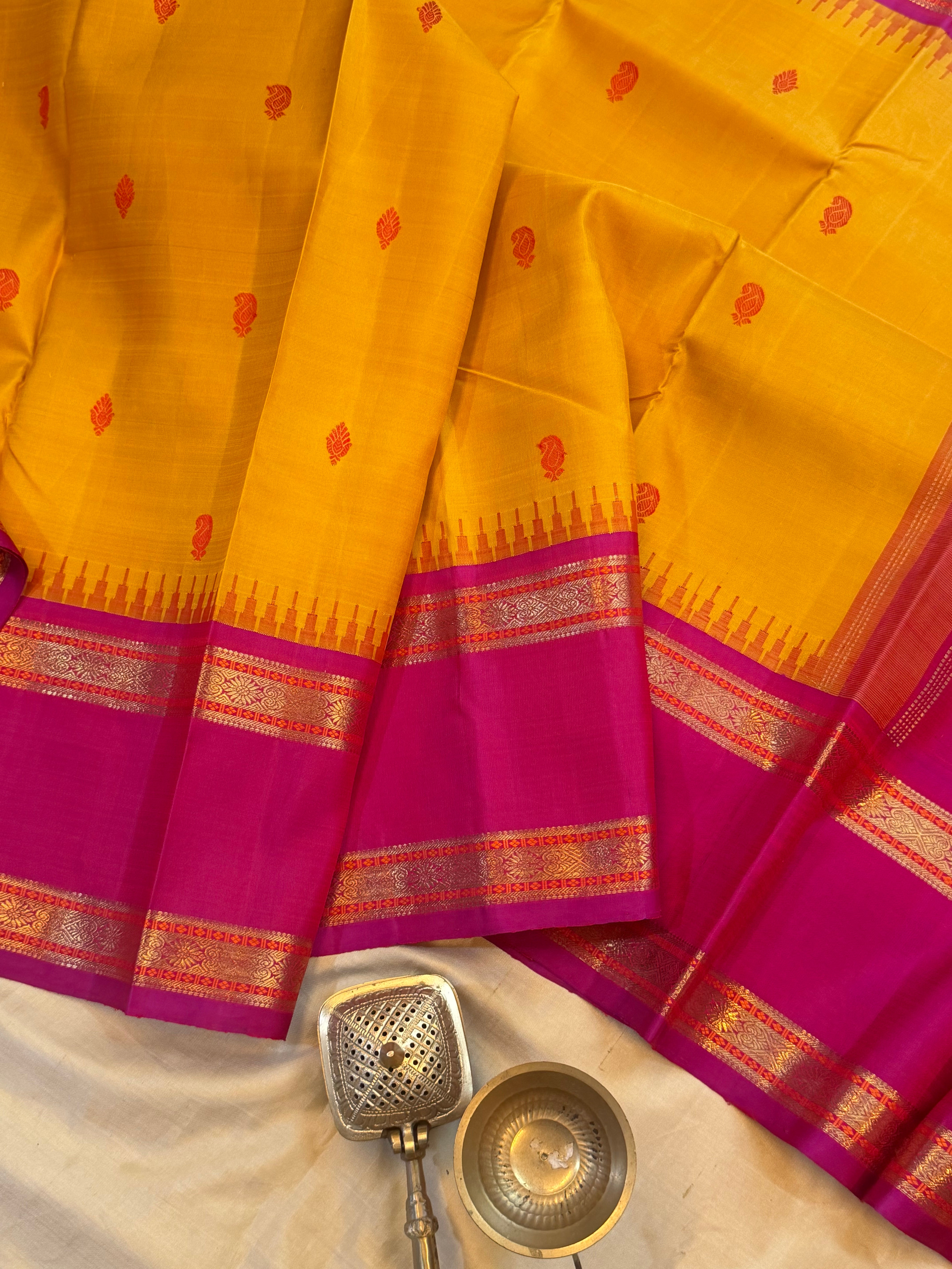 Mustard yellow retta pet Kai Korvai / Kanjipuram silk