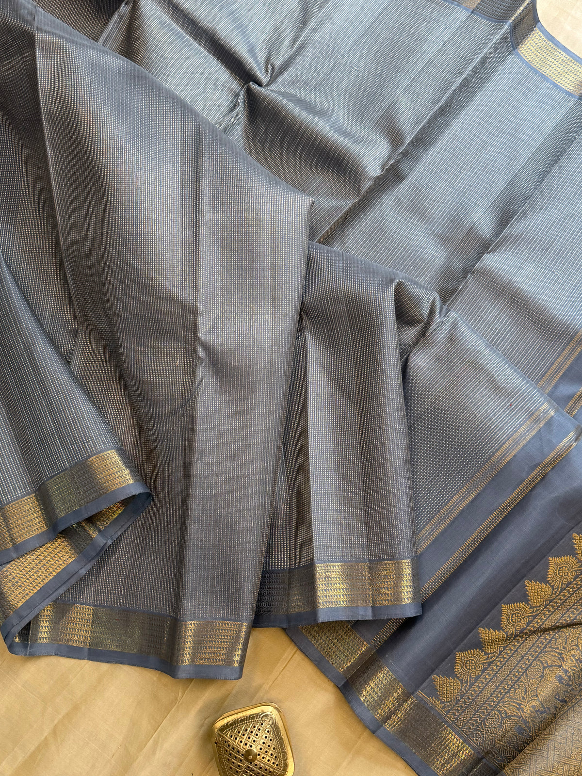 Body gold and silver Zari line and small border pure Zari / Kanjipuram silk saree clsa