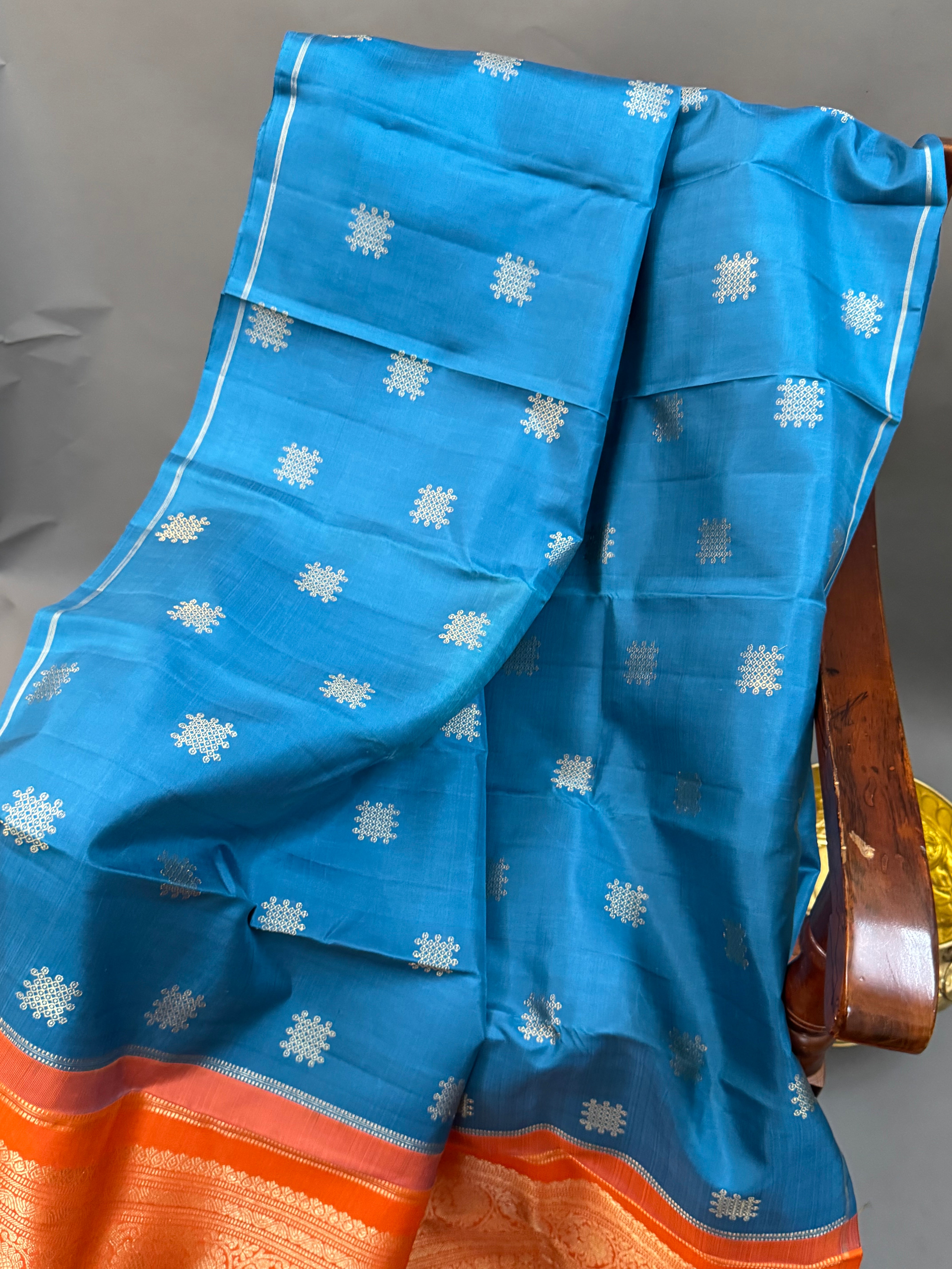 Teal blue Kolam Butta Borderless kanjipuram silk saree