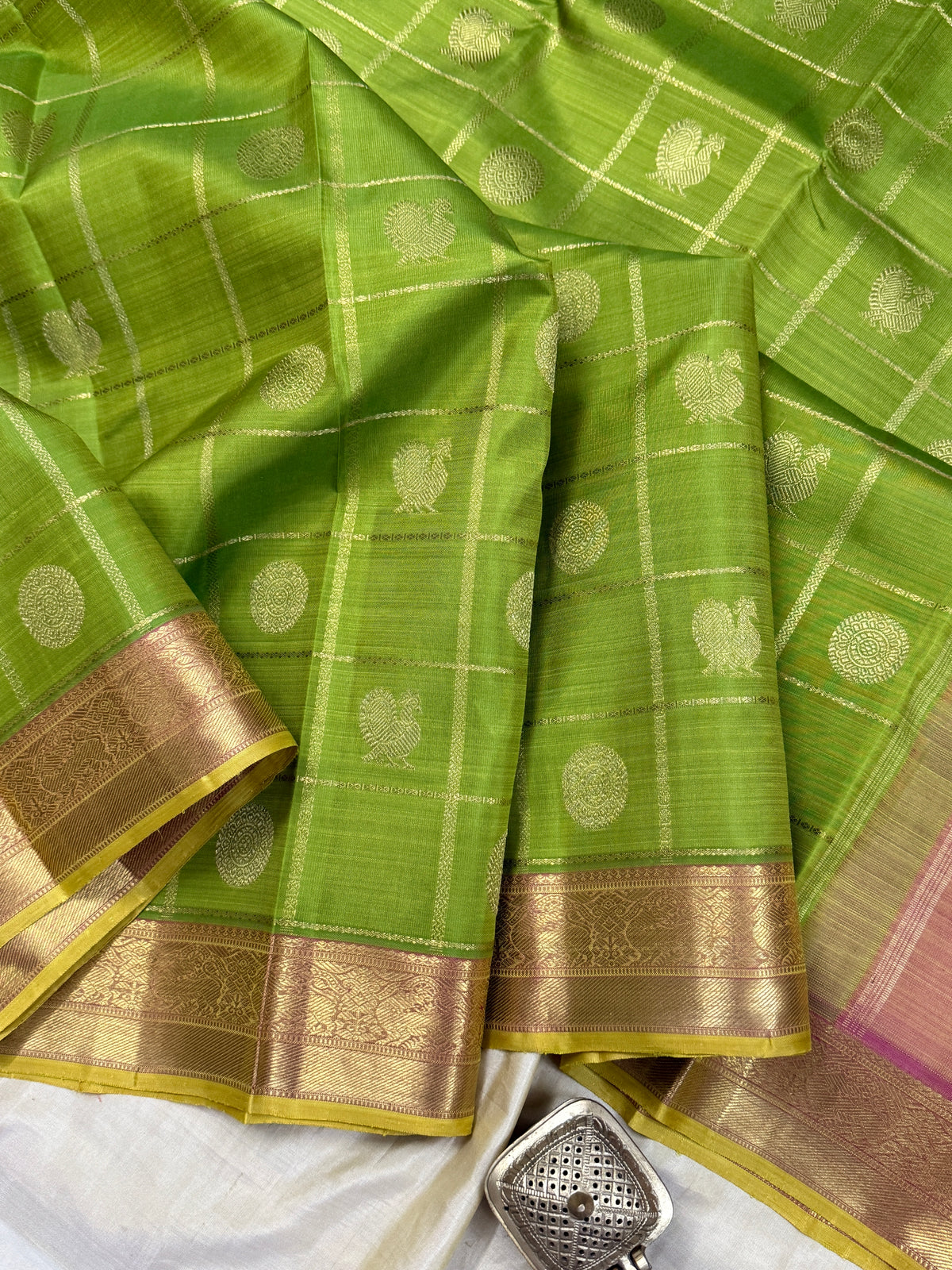 Parrot Green and leaf pink pure Zari Annam chakram Kattam butta /kanjipuram silk saree clsa 10101