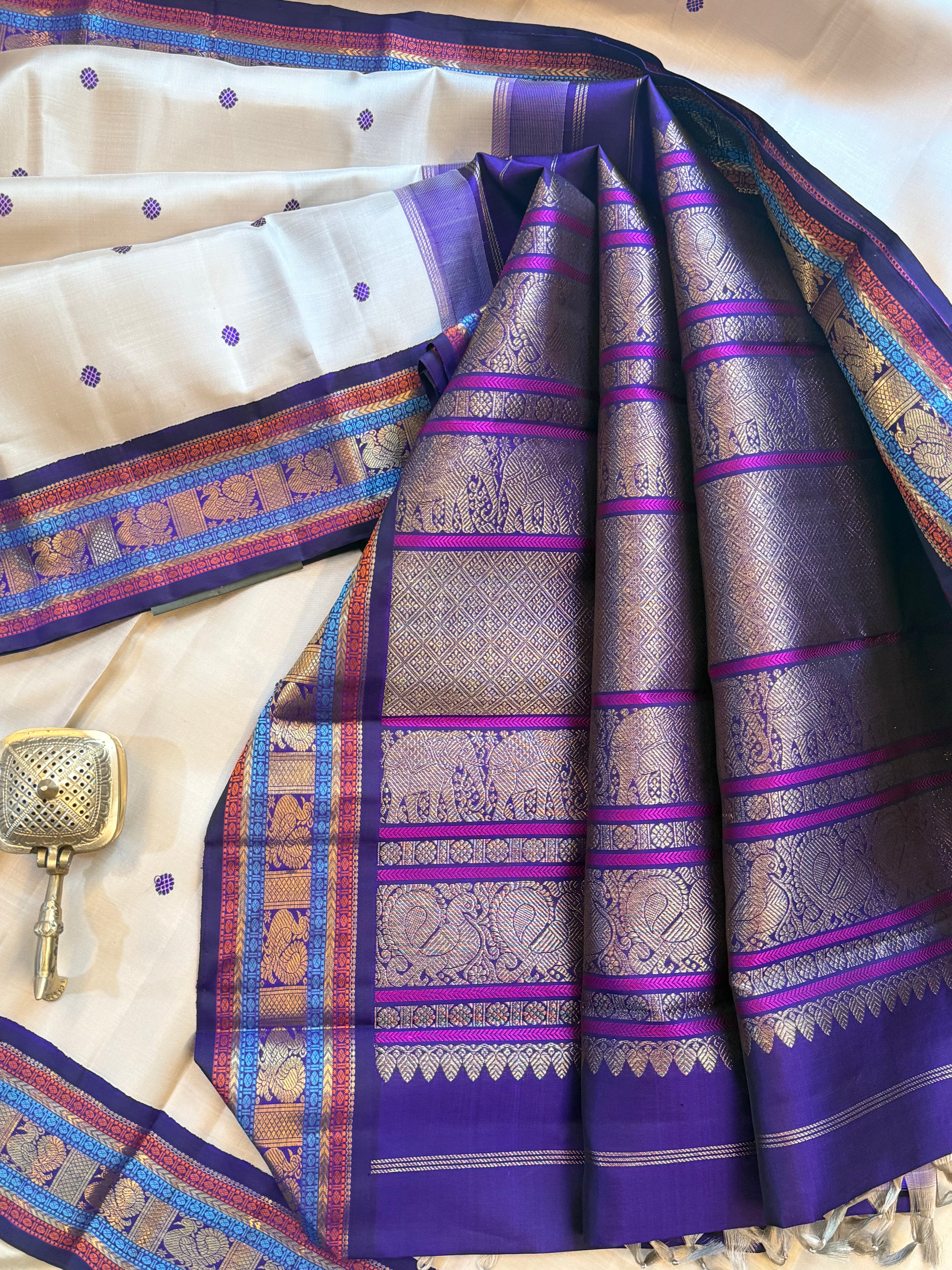 Beige Kai Korvai : Kanjipuram silk