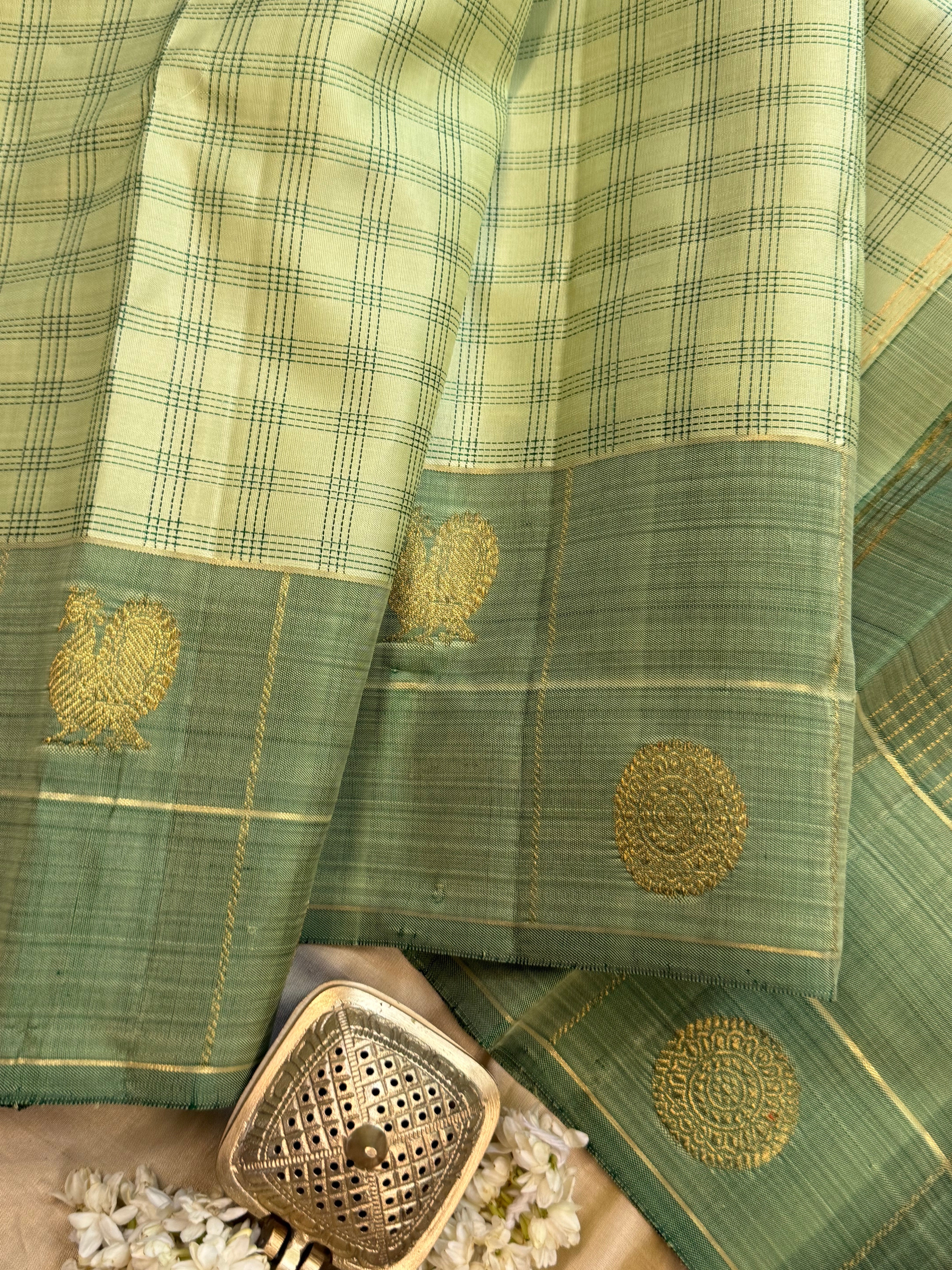 Pastel green vintage kattam border / Kanjipuram silk