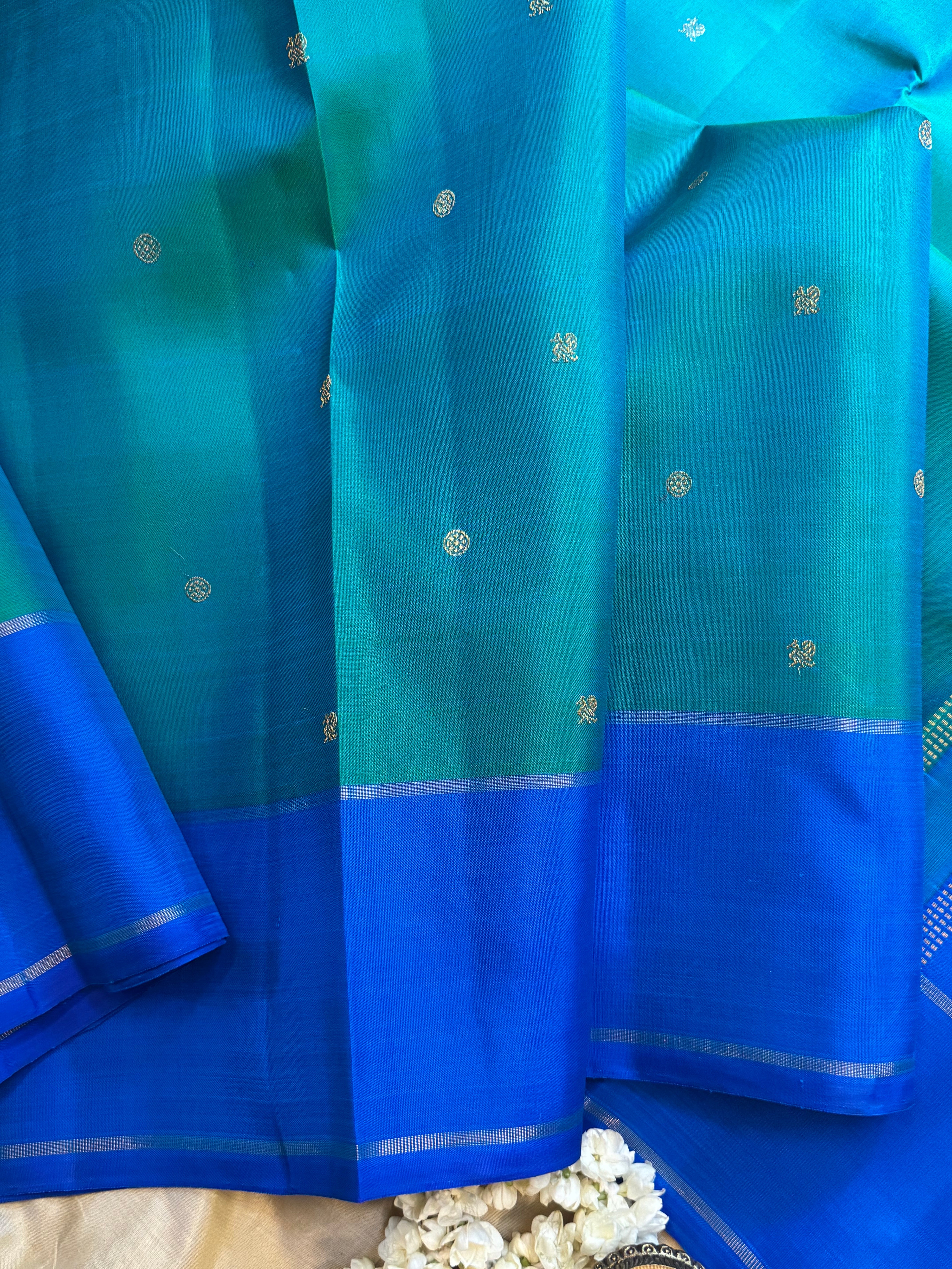 Sea blue annam and chakram butta/ Kanjipuram silk