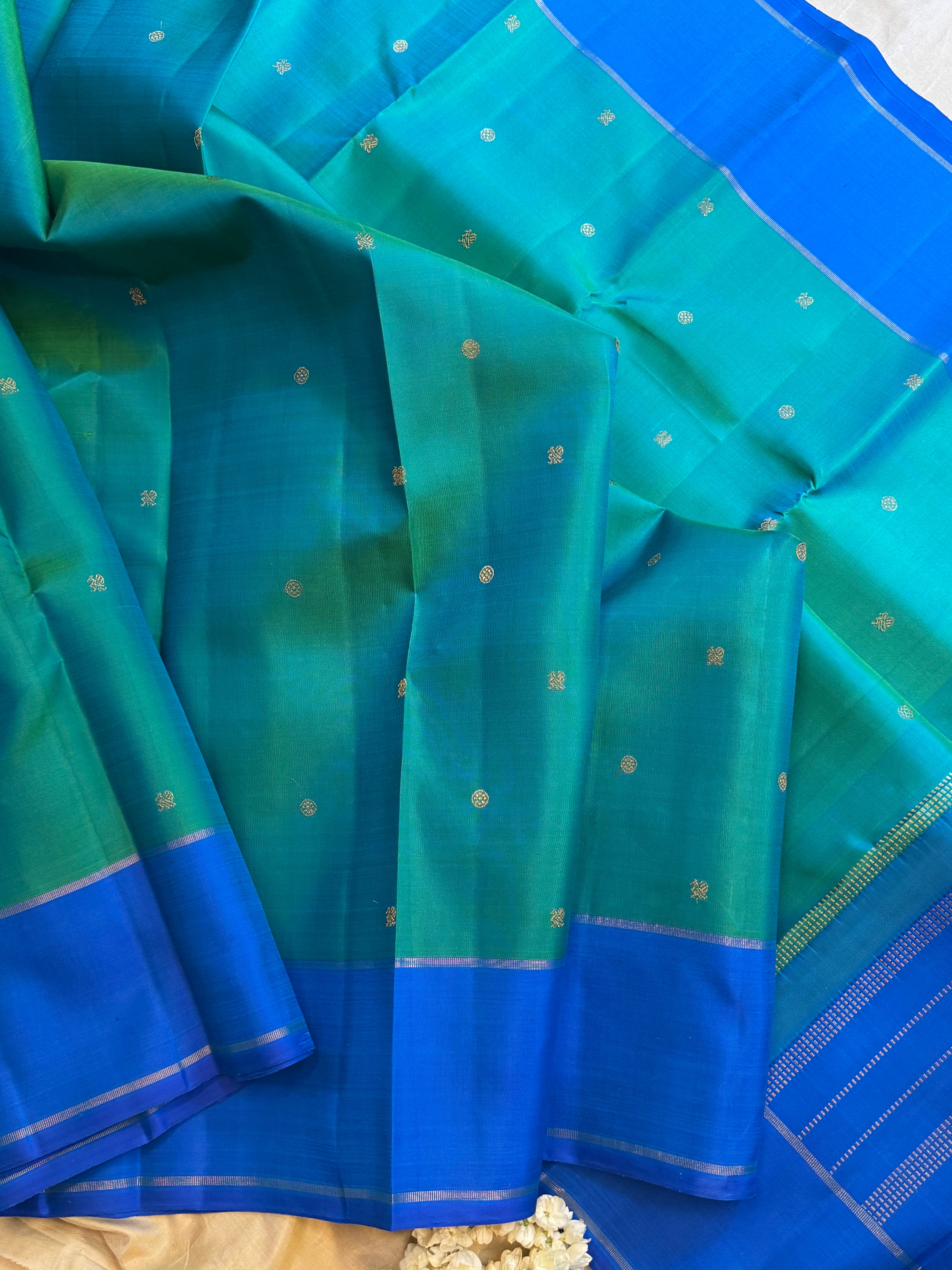 Sea blue annam and chakram butta/ Kanjipuram silk