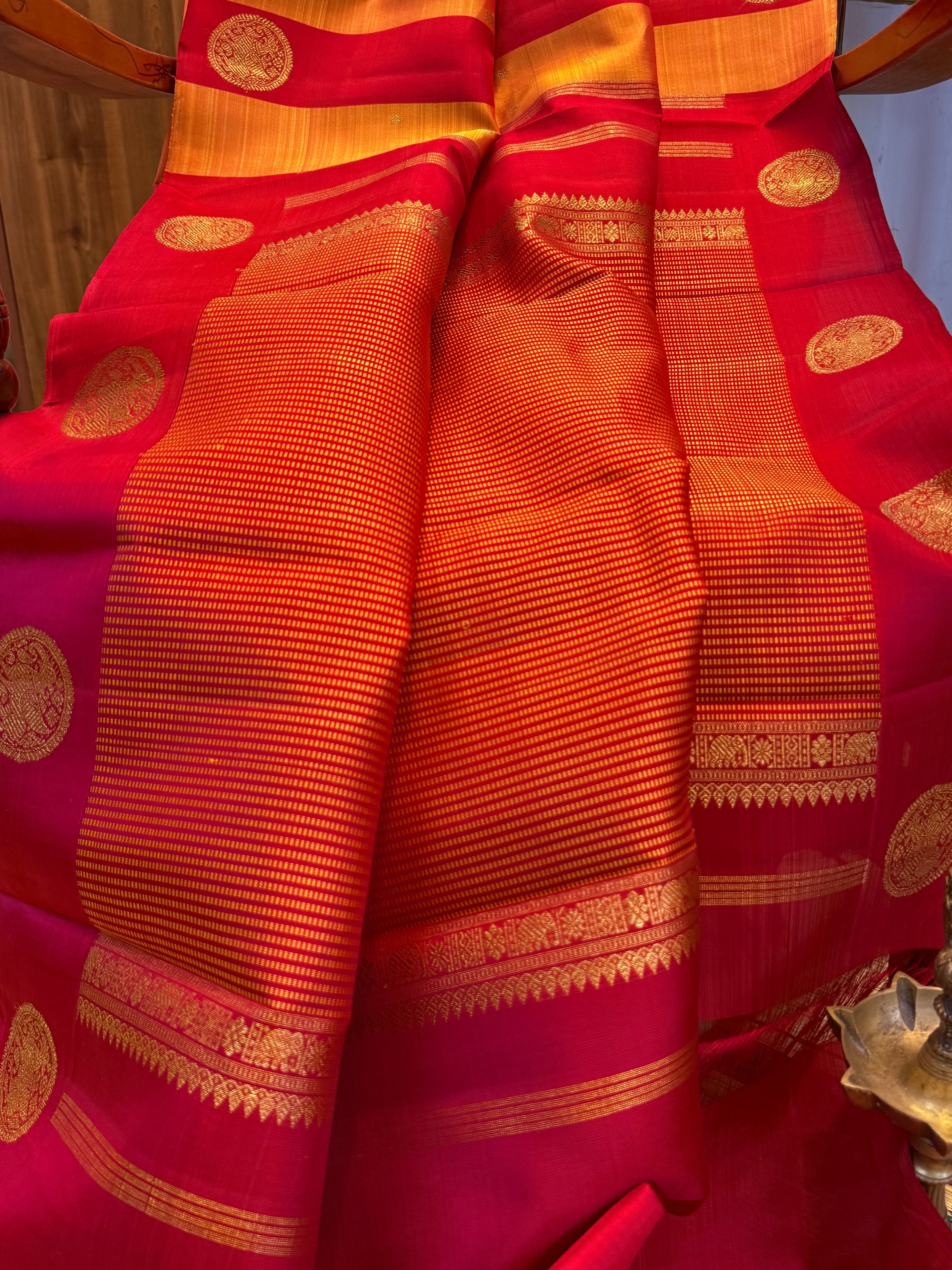 Vintage Red and simha border butta / Kanjipuram silk CL8903
