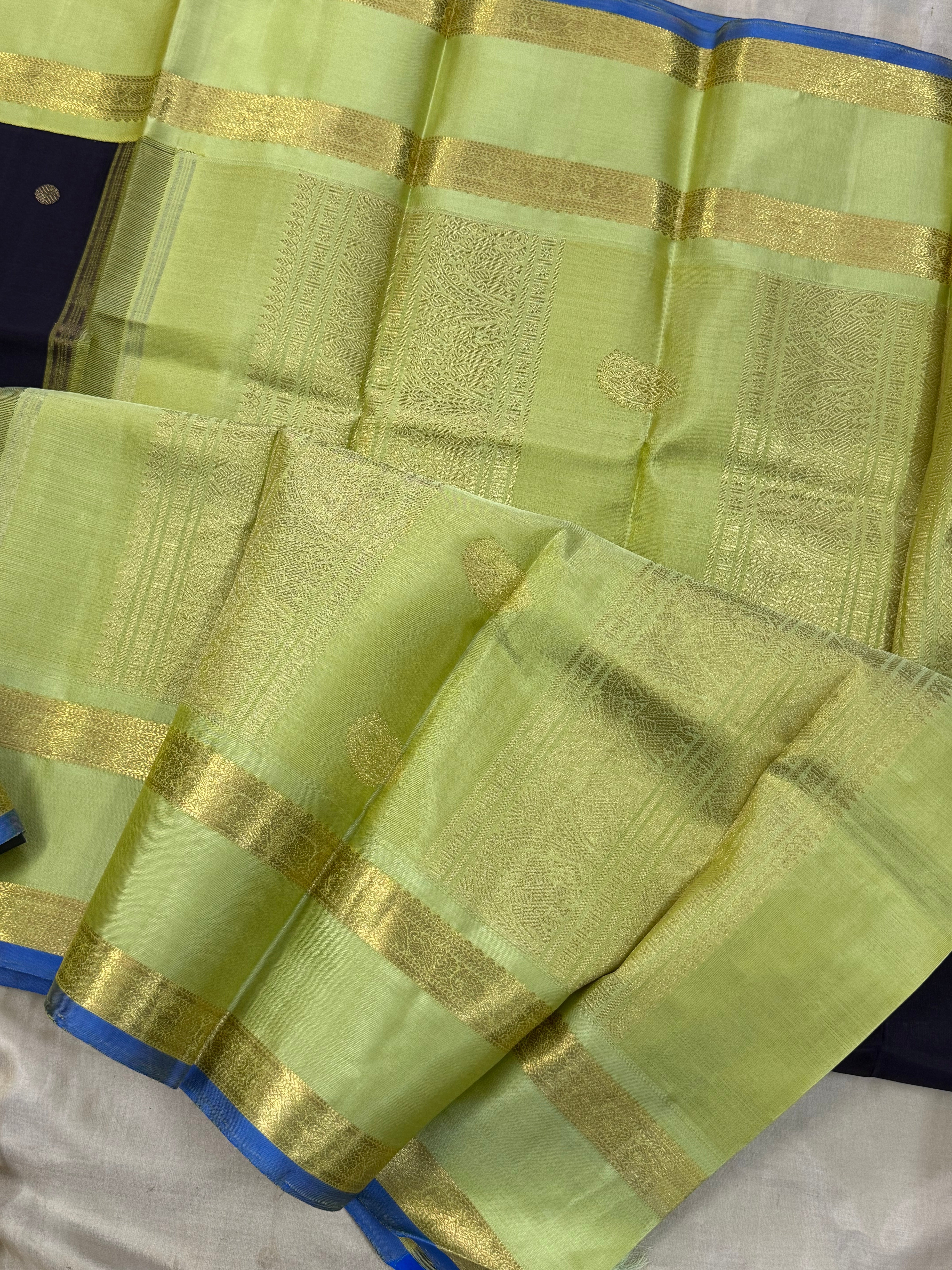 Black and lite green rettapet border/ Kanjipuram silk CL1345