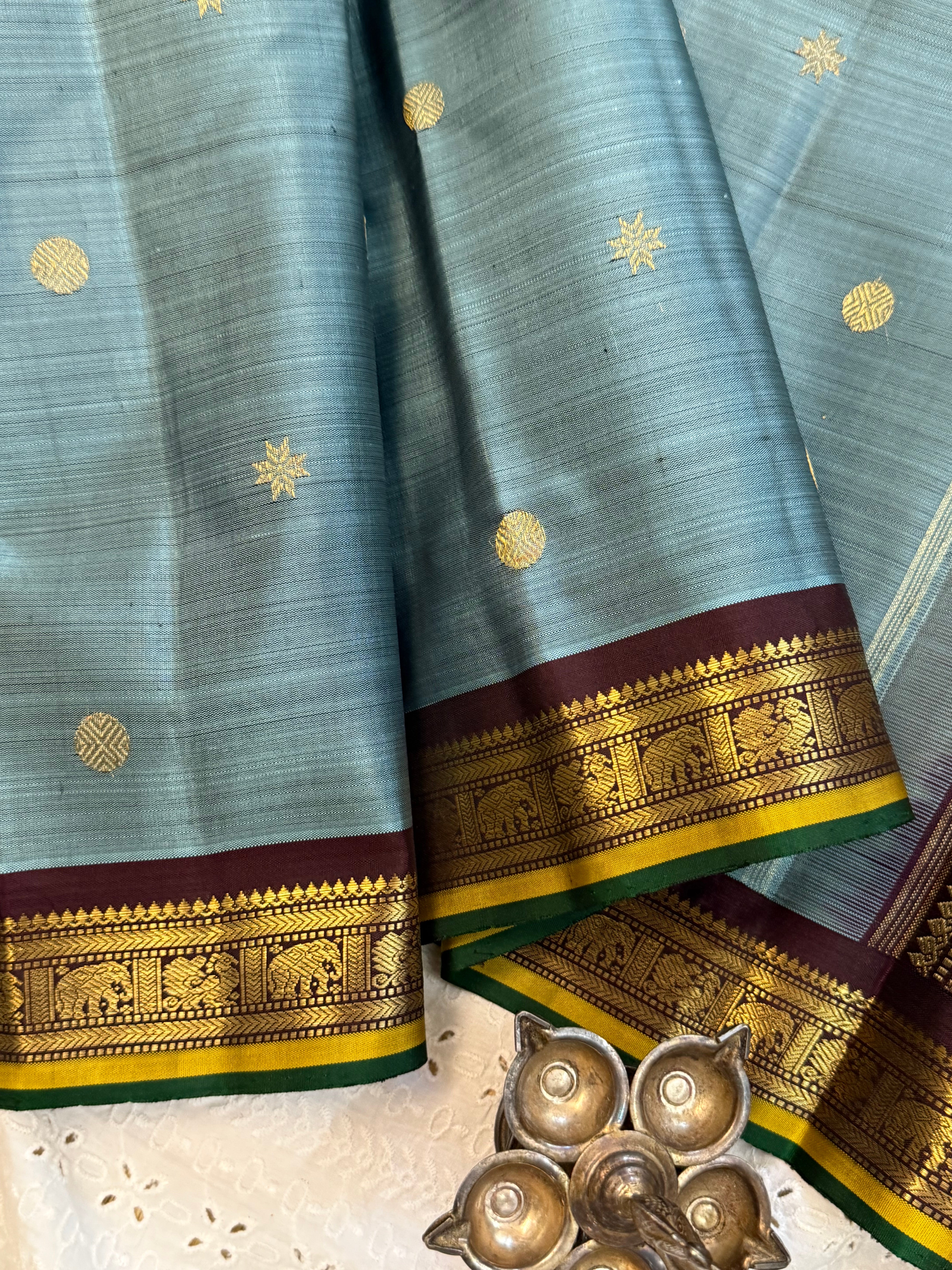 Grey small border / Kanjipuram silk